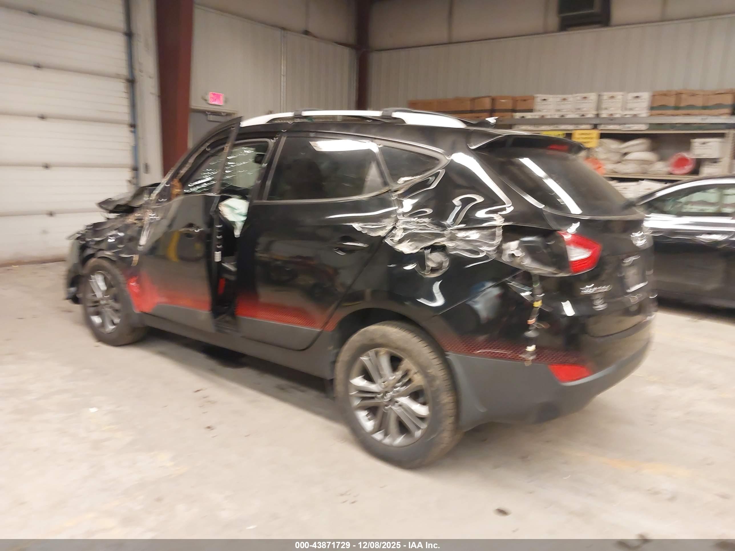 HYUNDAI TUCSON image 3