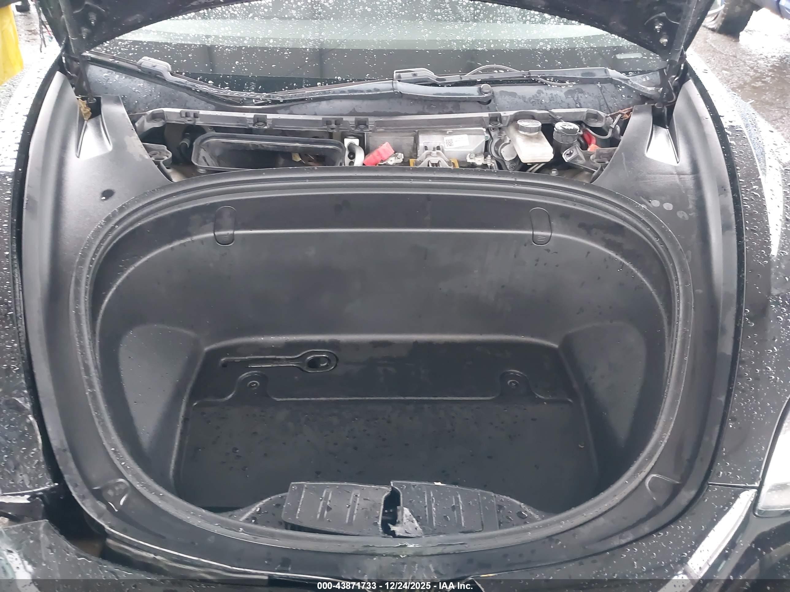 TESLA MODEL image 10