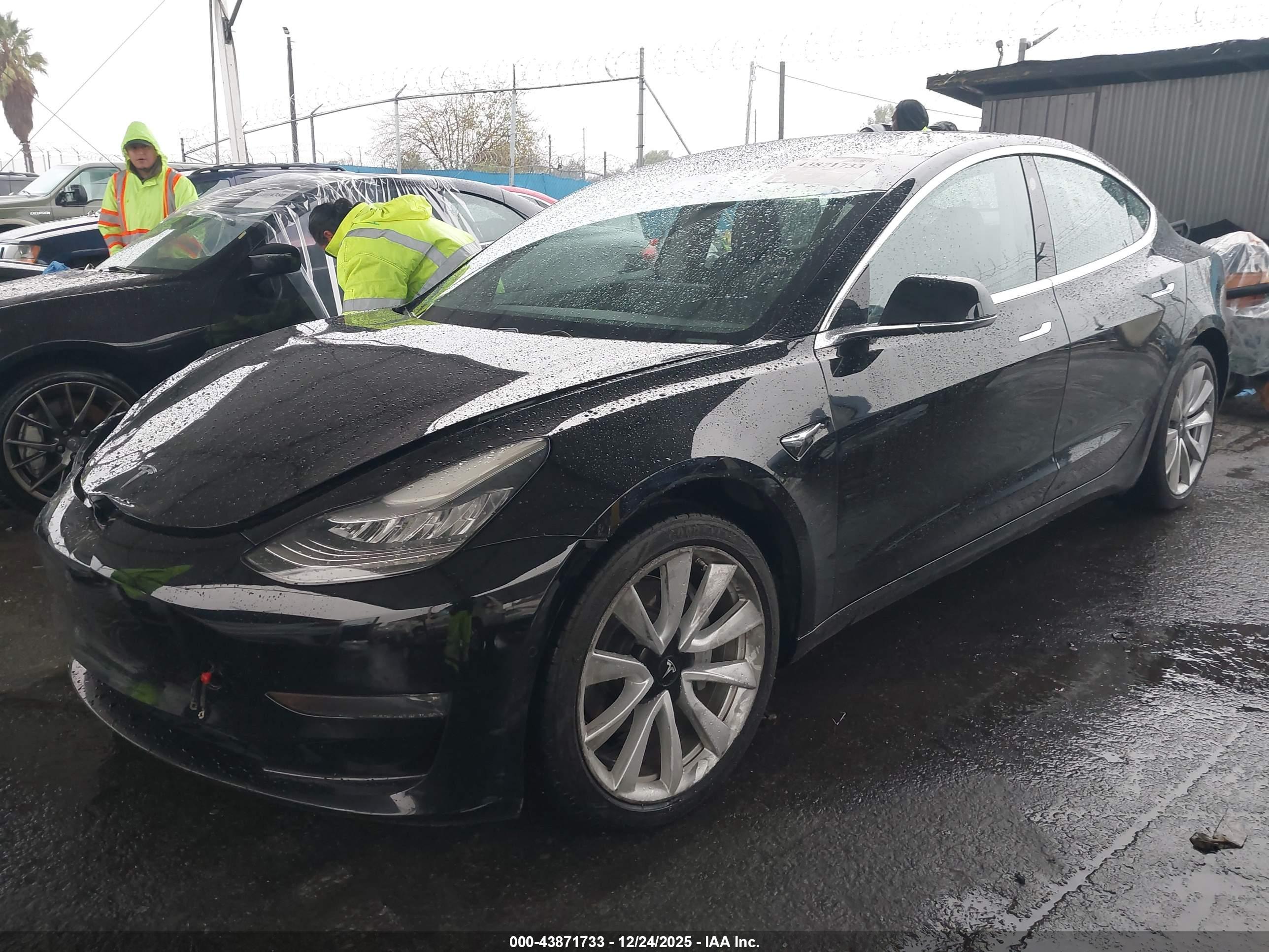 TESLA MODEL image 2