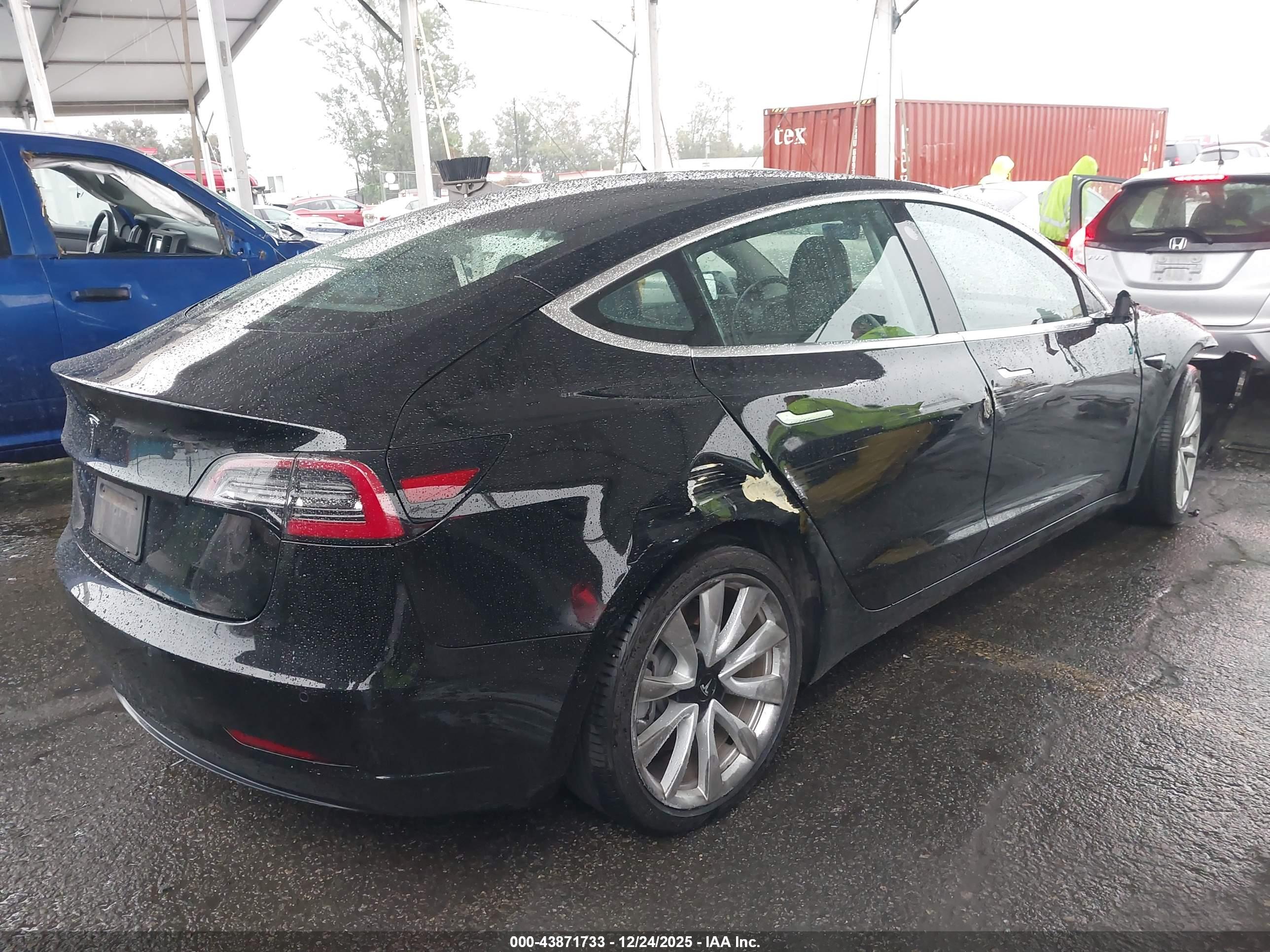 TESLA MODEL image 4