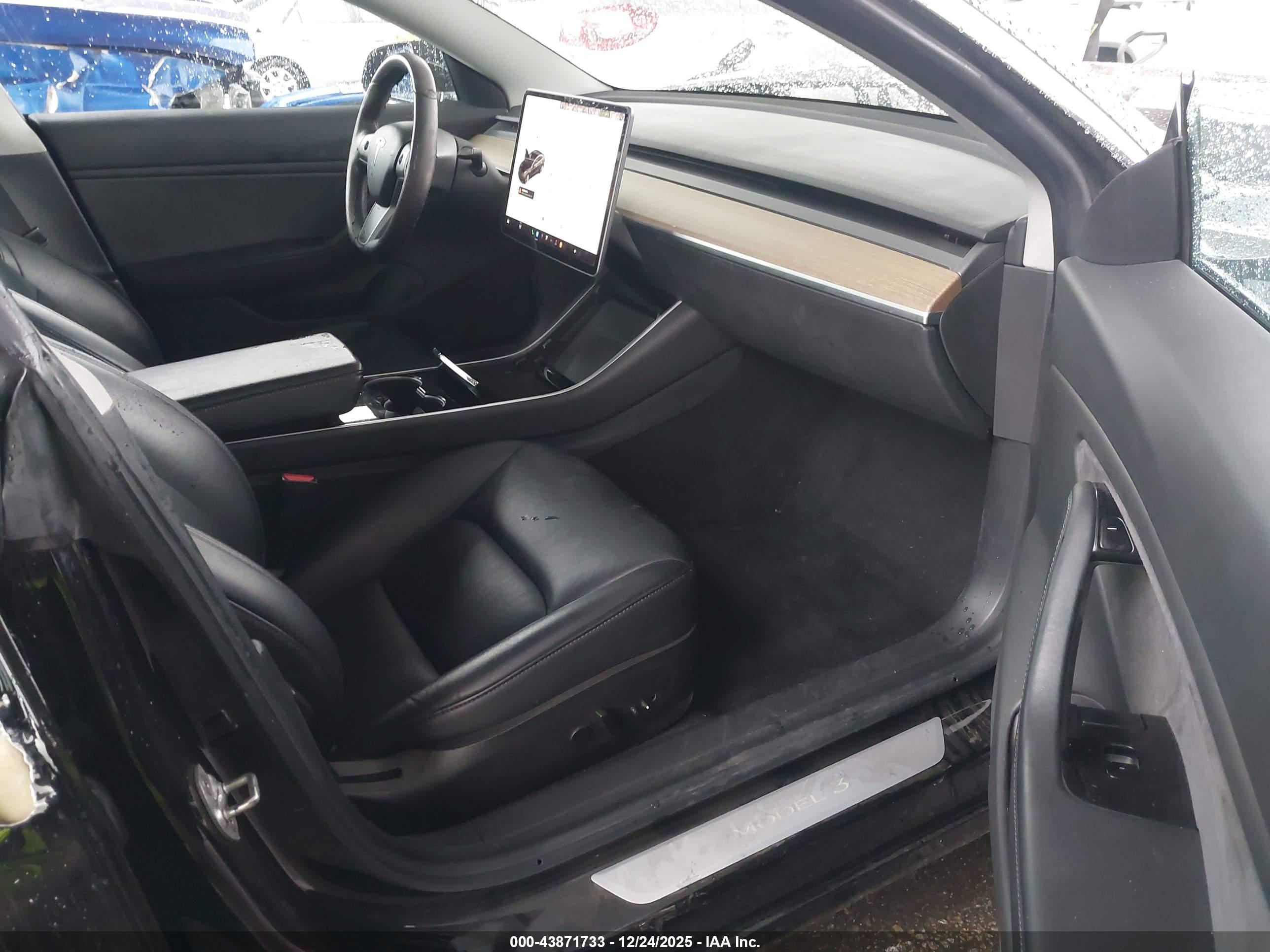 TESLA MODEL image 5