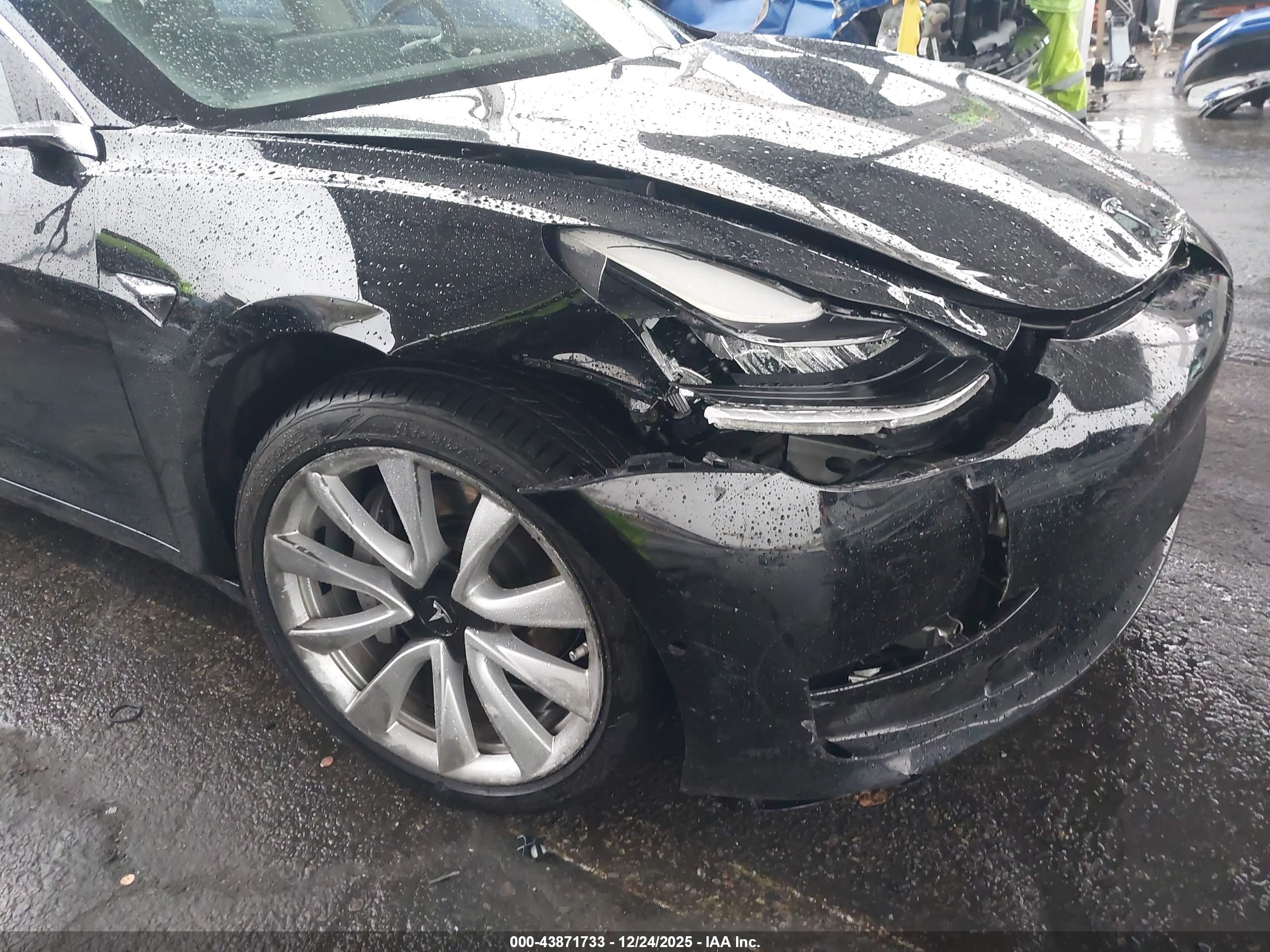 TESLA MODEL image 6