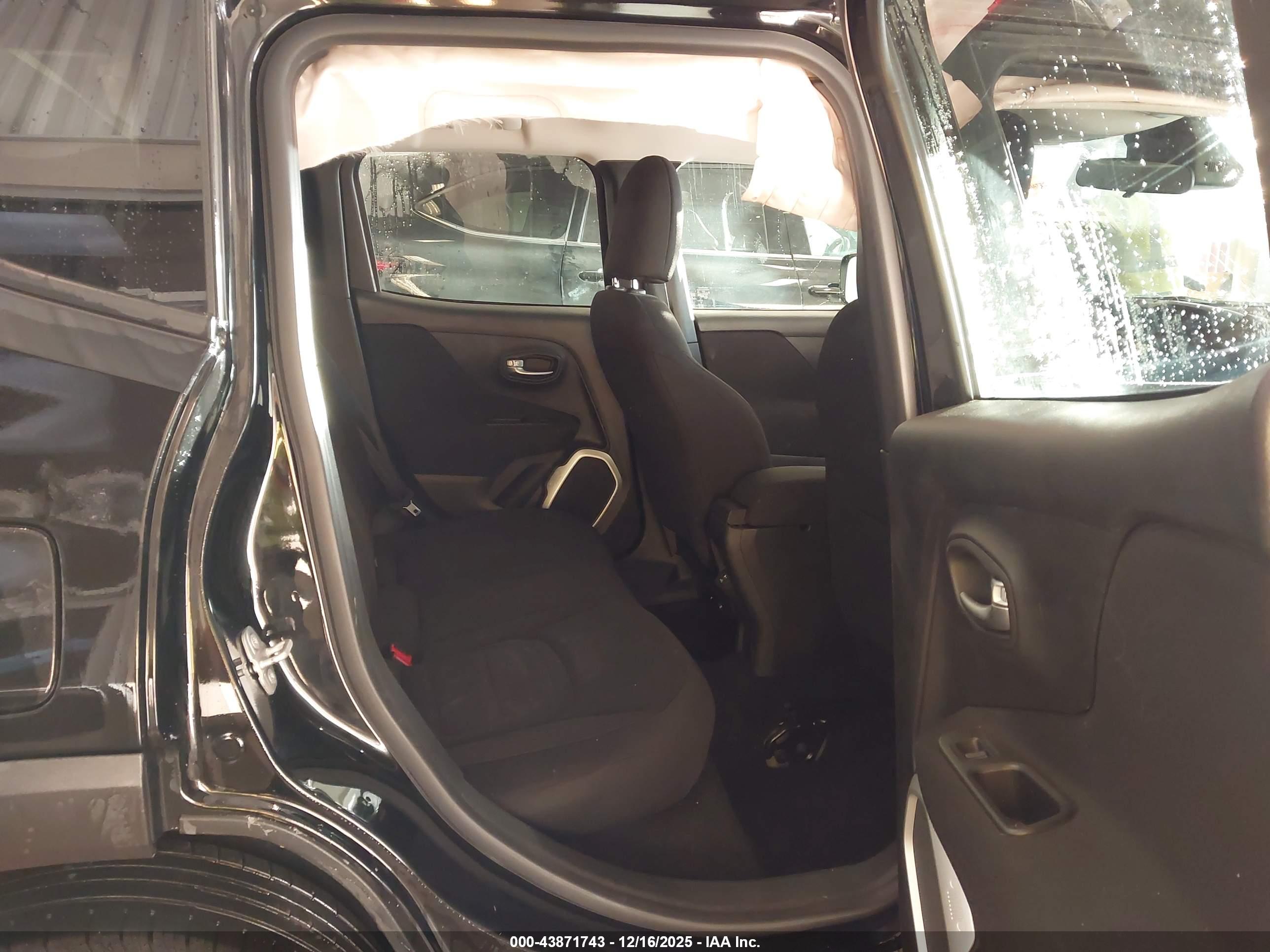 JEEP RENEGADE image 8
