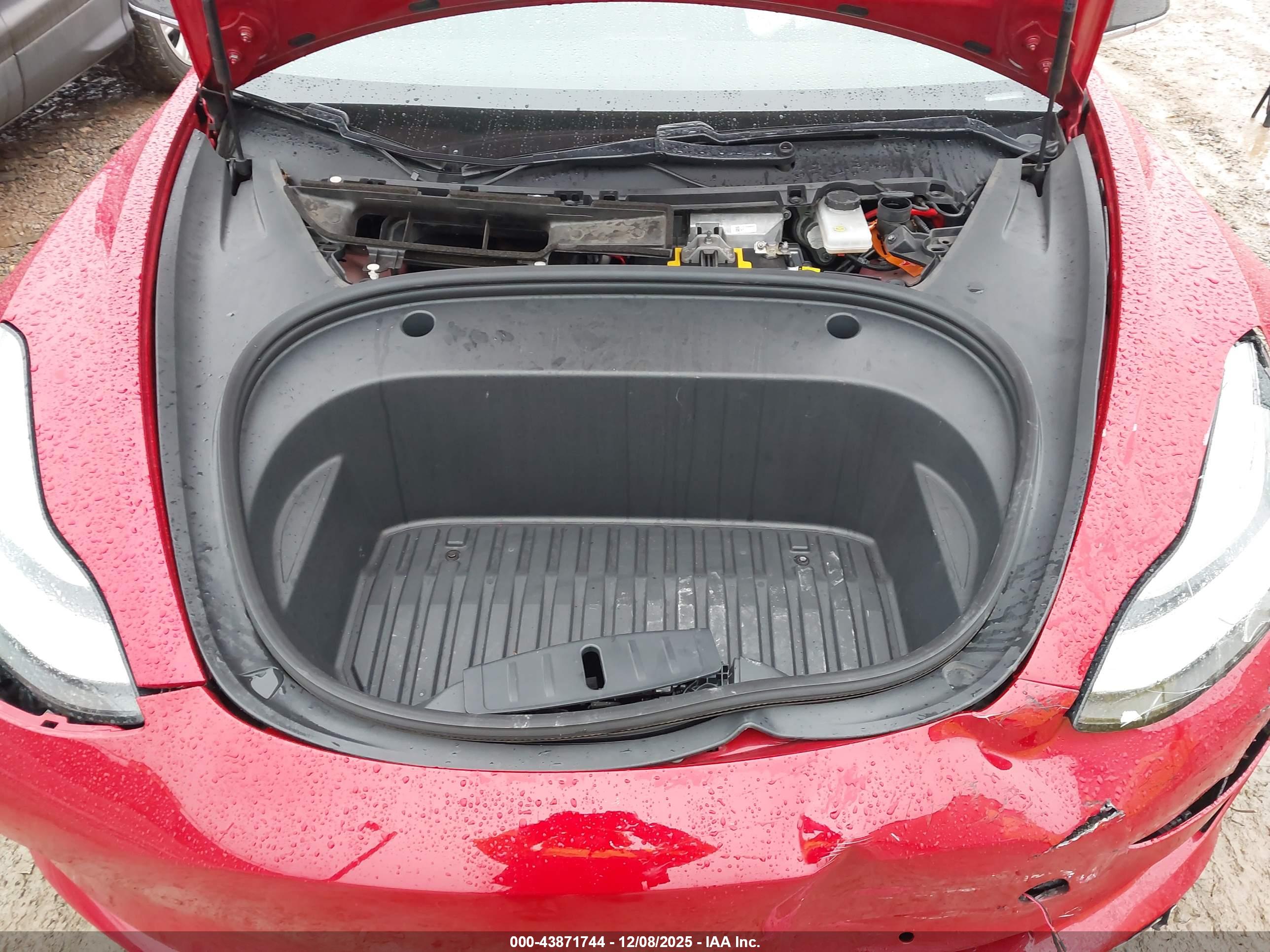 TESLA MODEL image 10