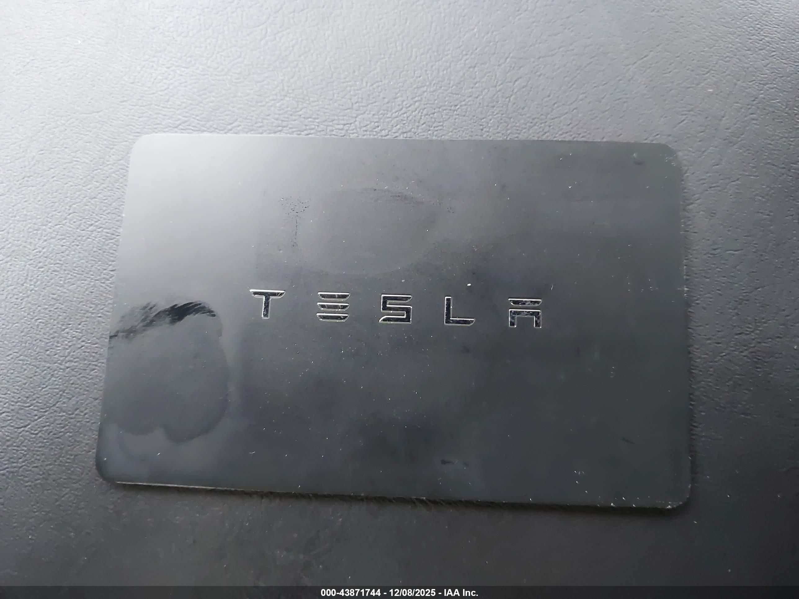 TESLA MODEL image 11