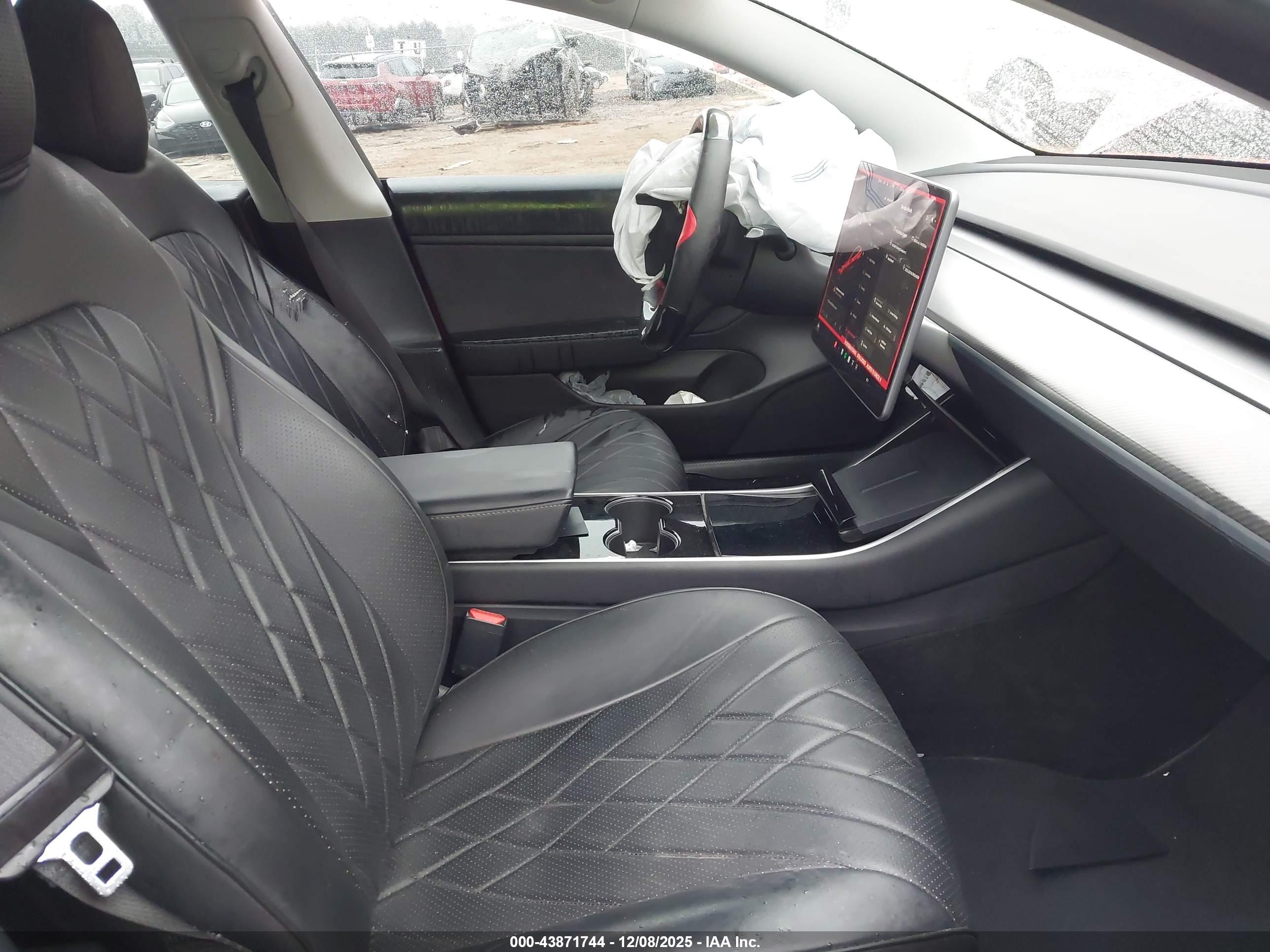 TESLA MODEL image 5