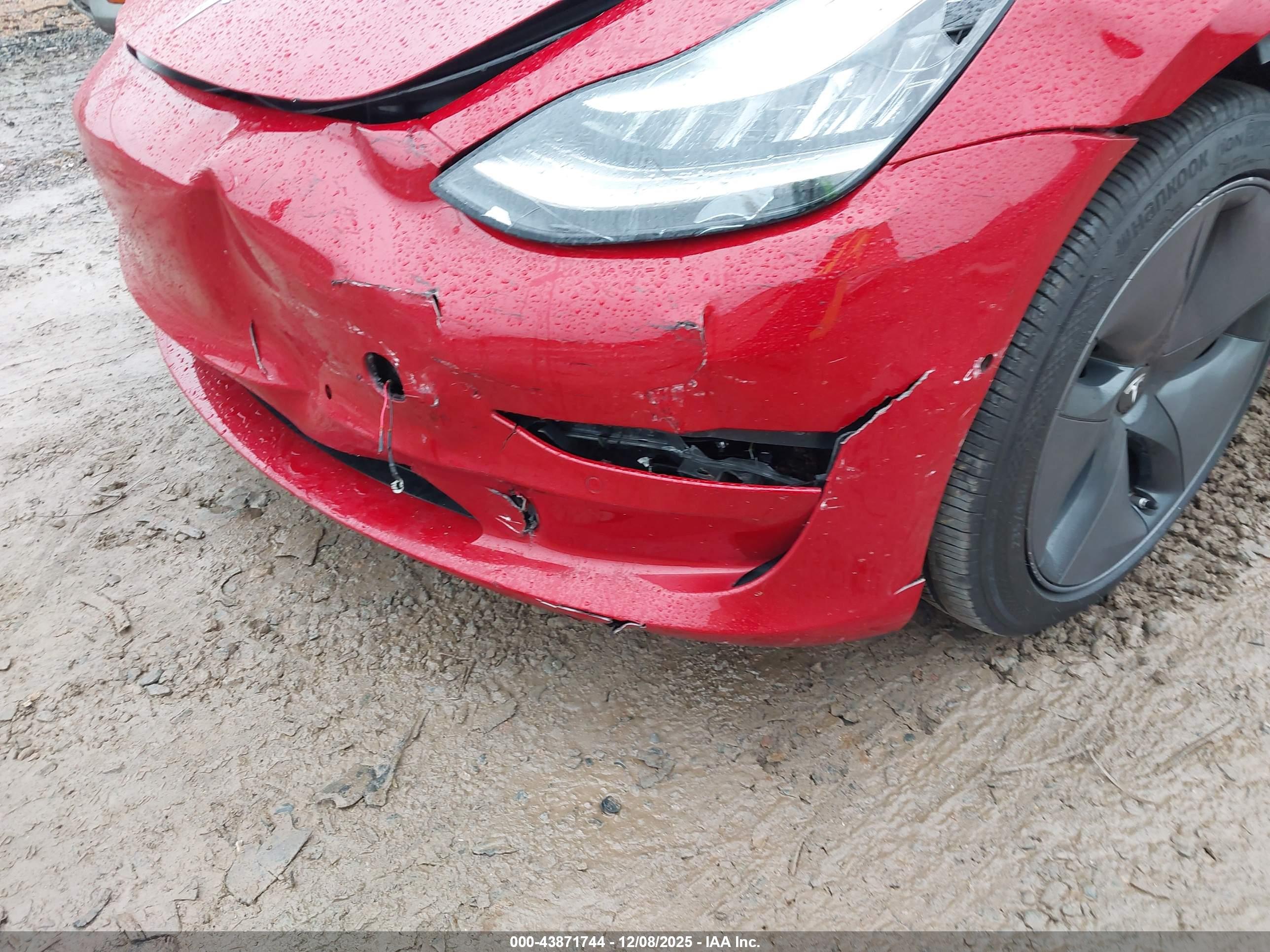 TESLA MODEL image 6