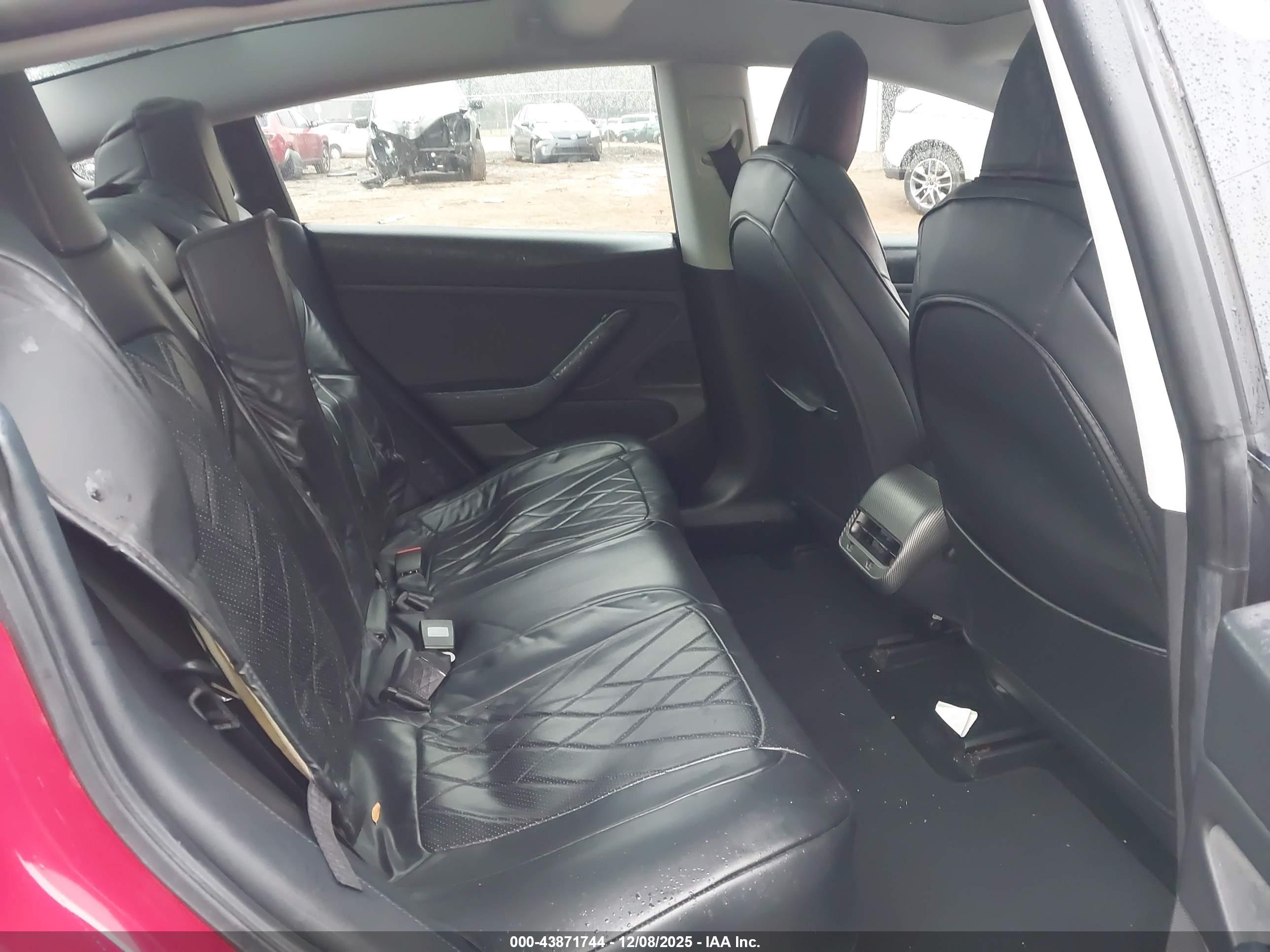 TESLA MODEL image 8