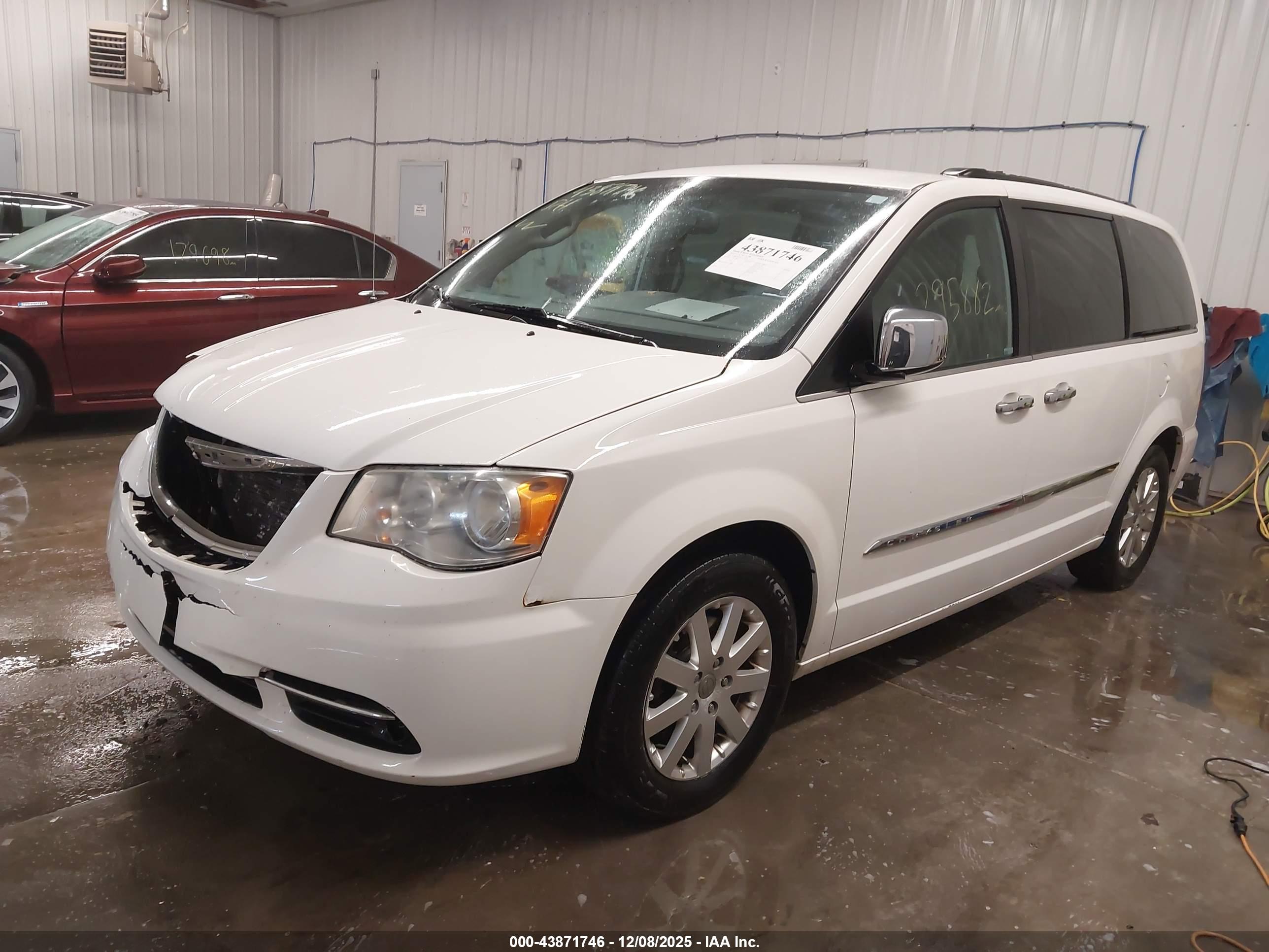 CHRYSLER TOWN image 2