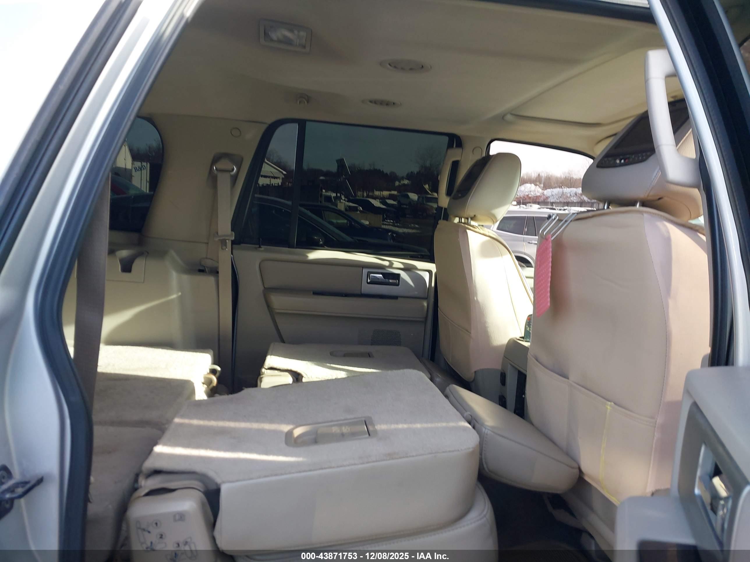 FORD EXPEDITION image 8