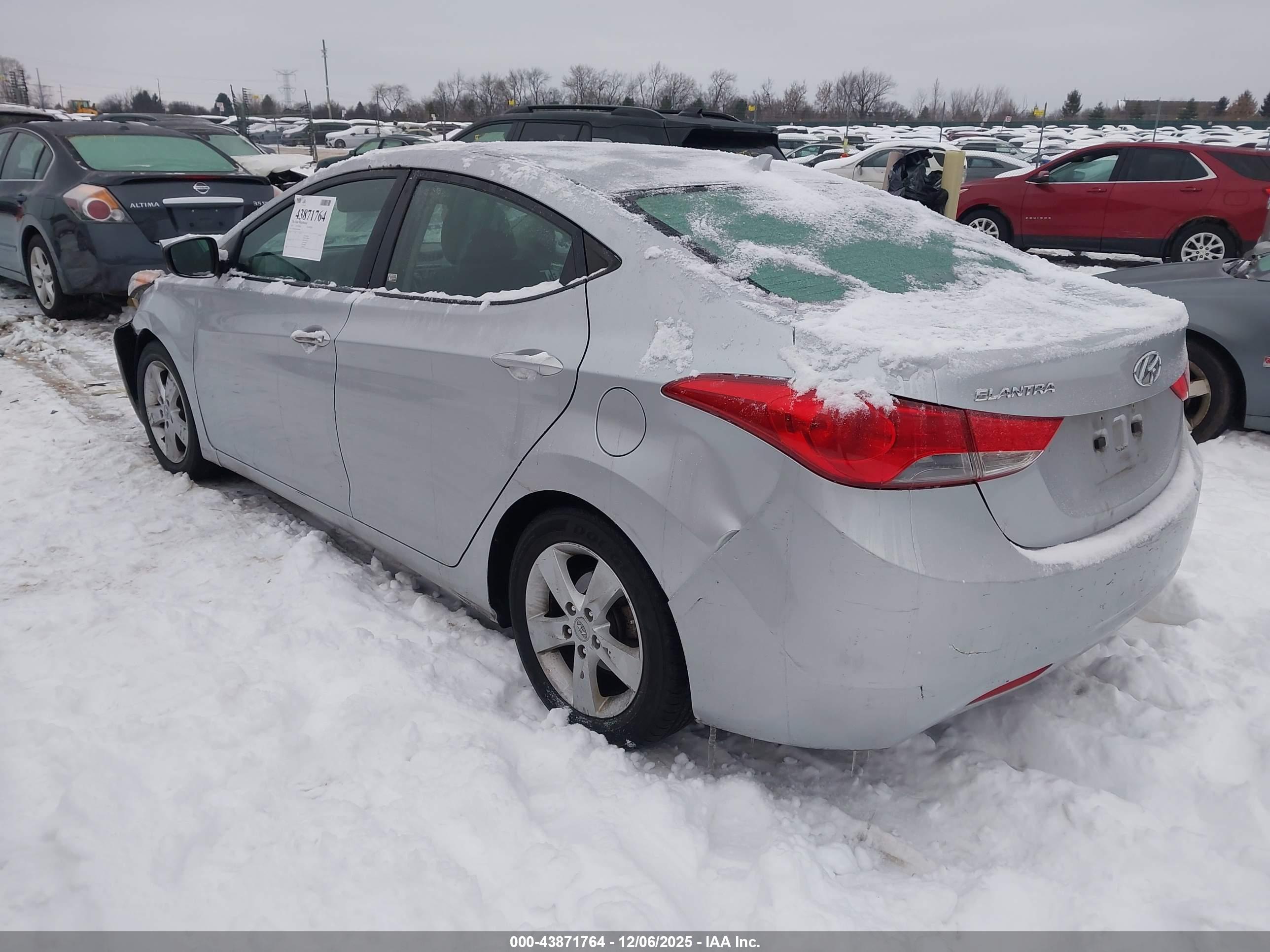 HYUNDAI ELANTRA image 3