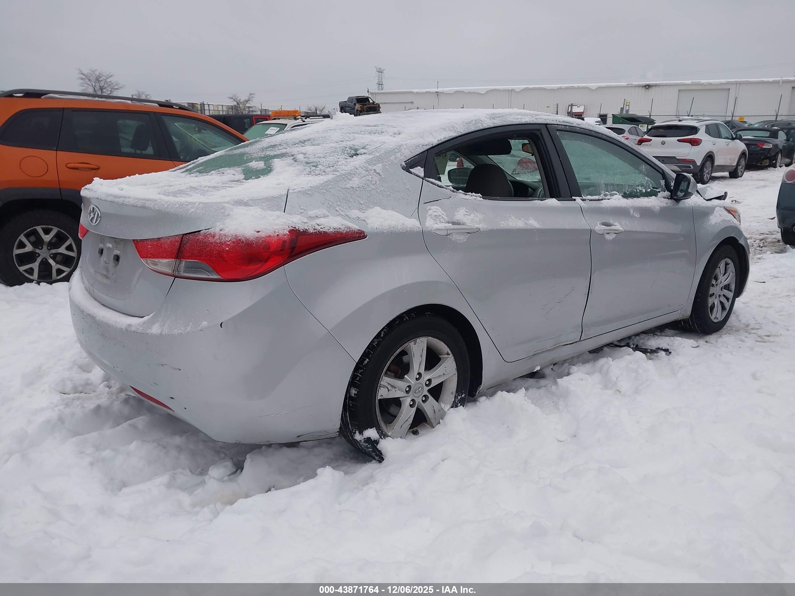 HYUNDAI ELANTRA image 4