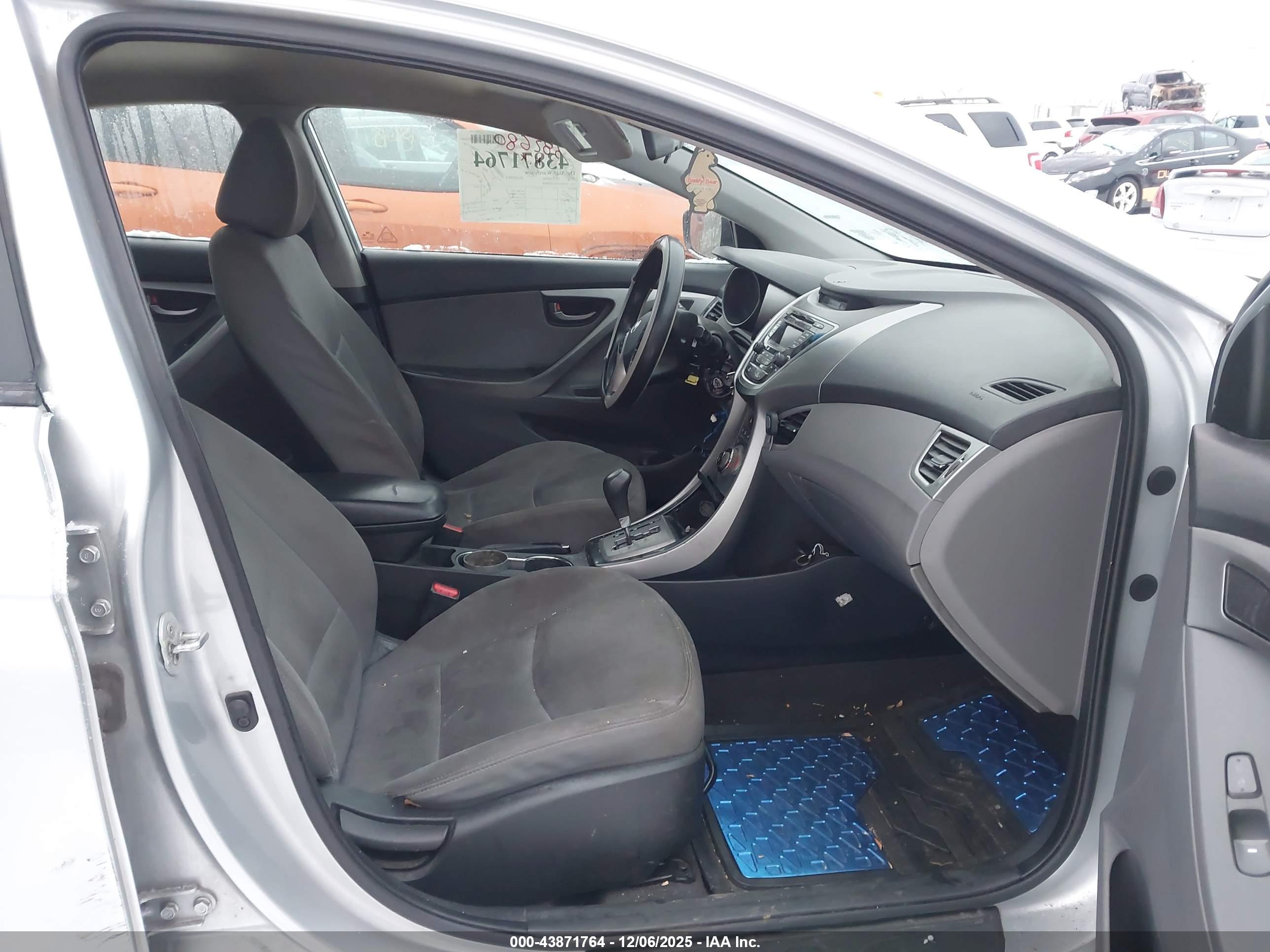 HYUNDAI ELANTRA image 5