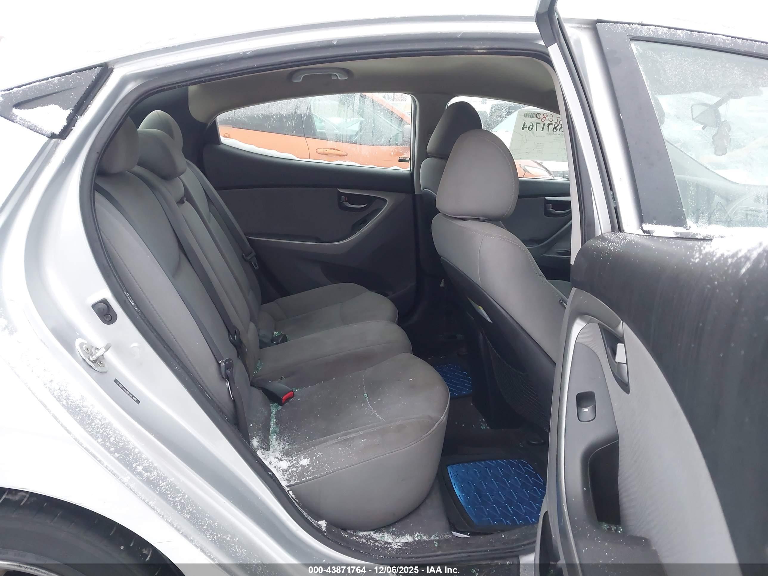 HYUNDAI ELANTRA image 8