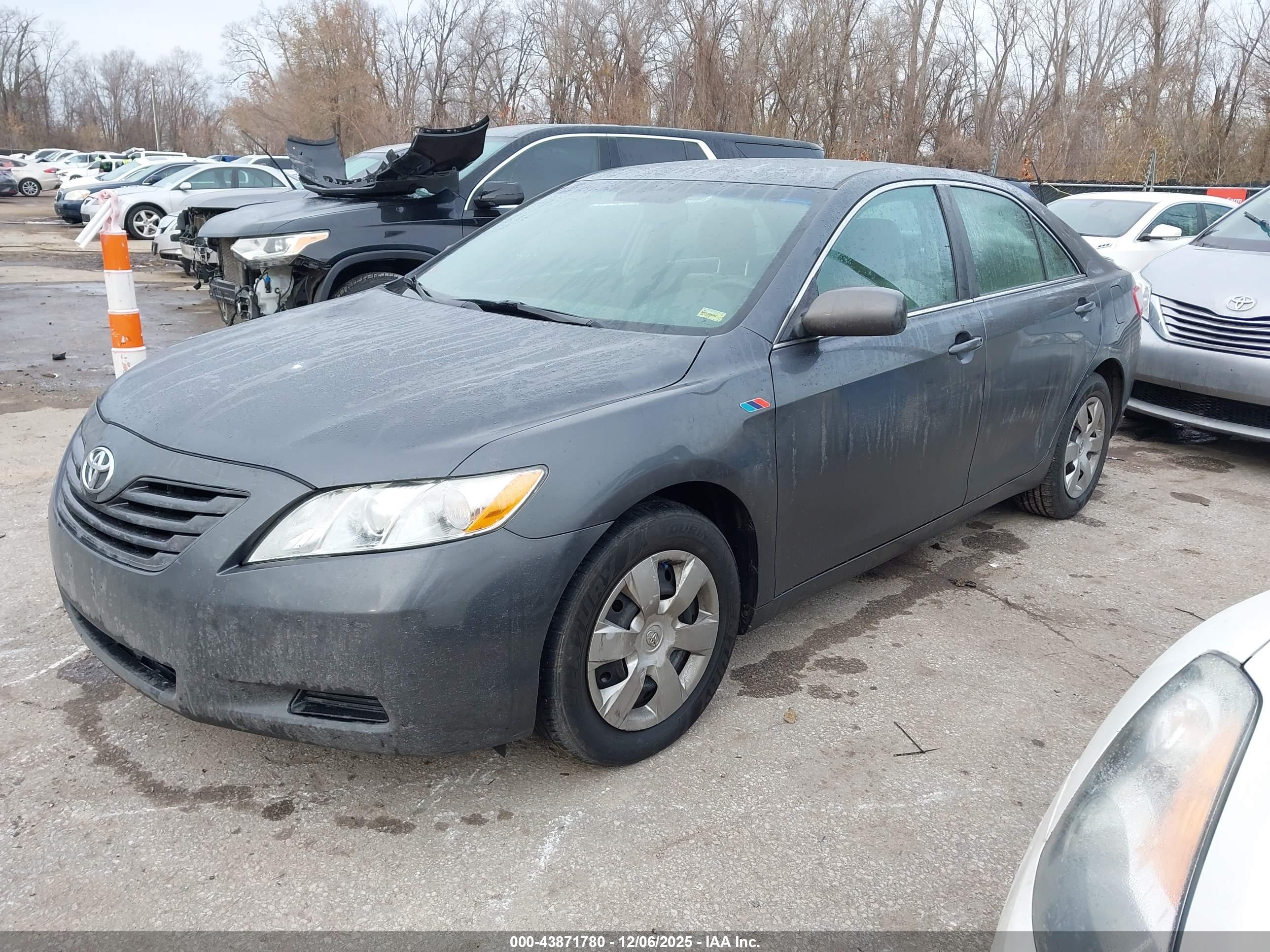 TOYOTA CAMRY image 2