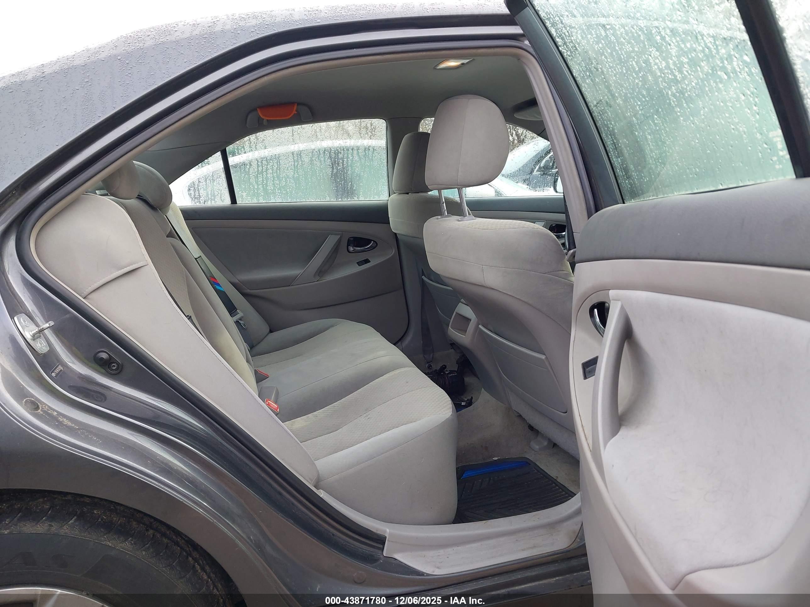 TOYOTA CAMRY image 8