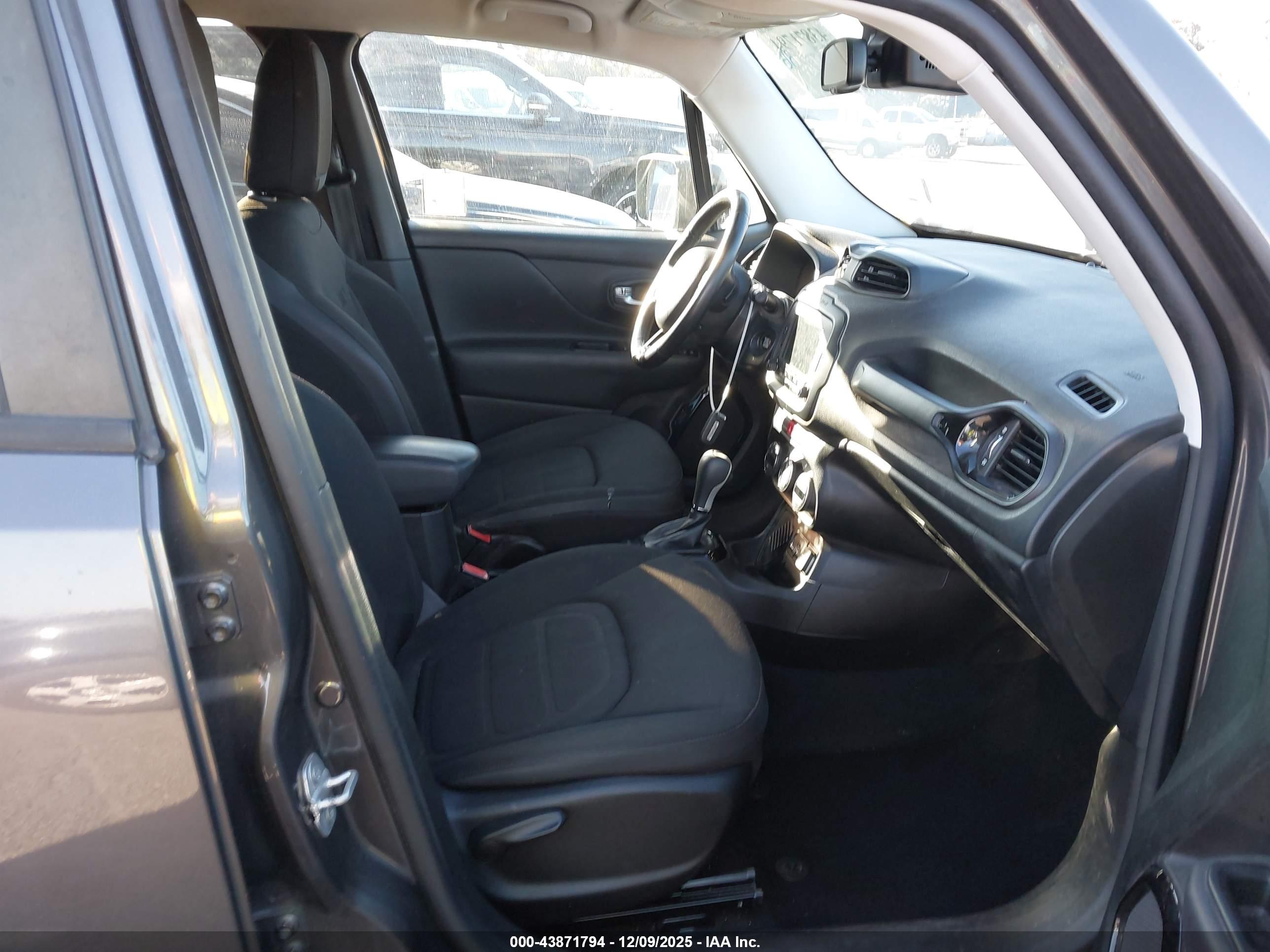 JEEP RENEGADE image 5