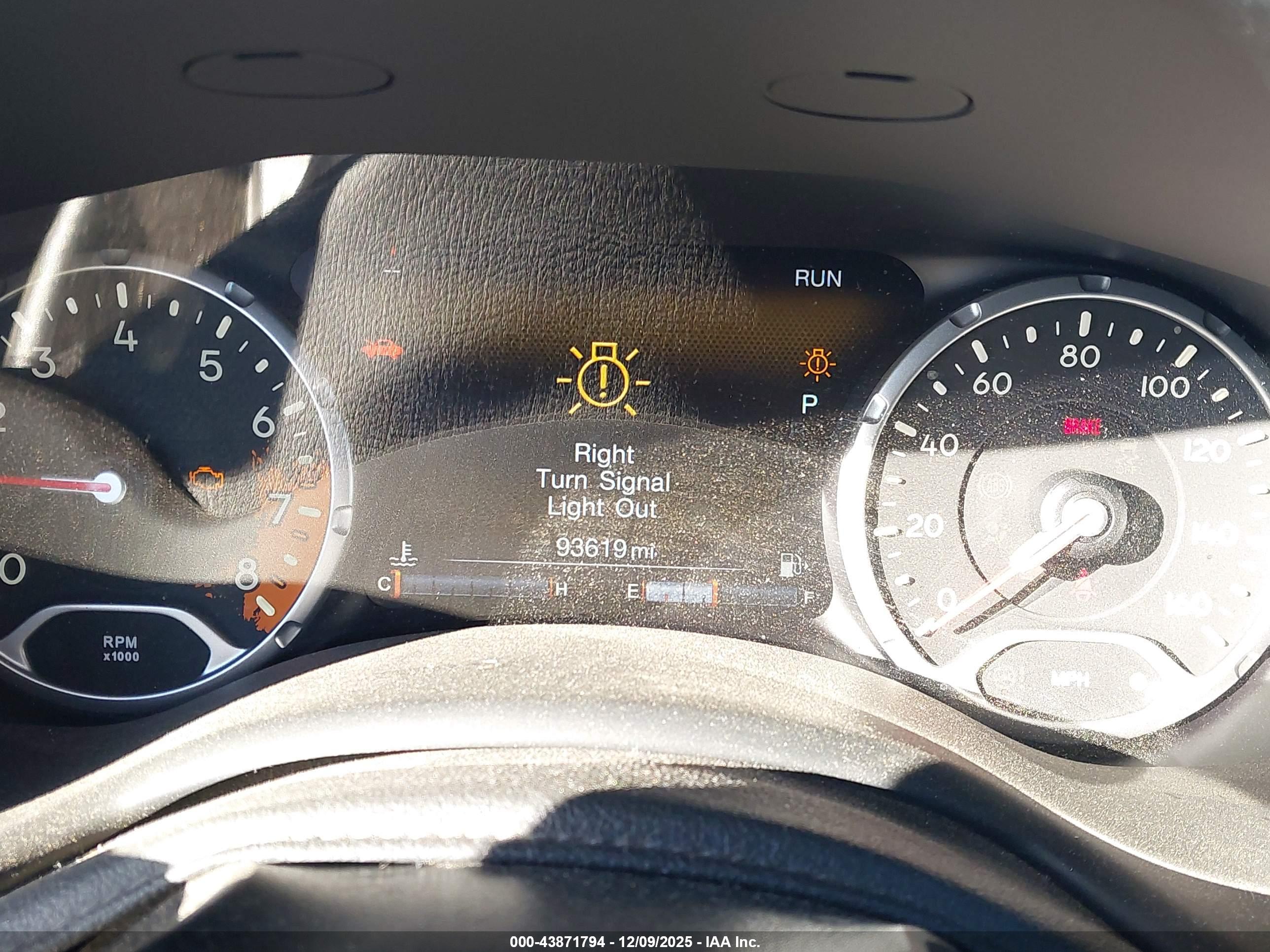 JEEP RENEGADE image 7