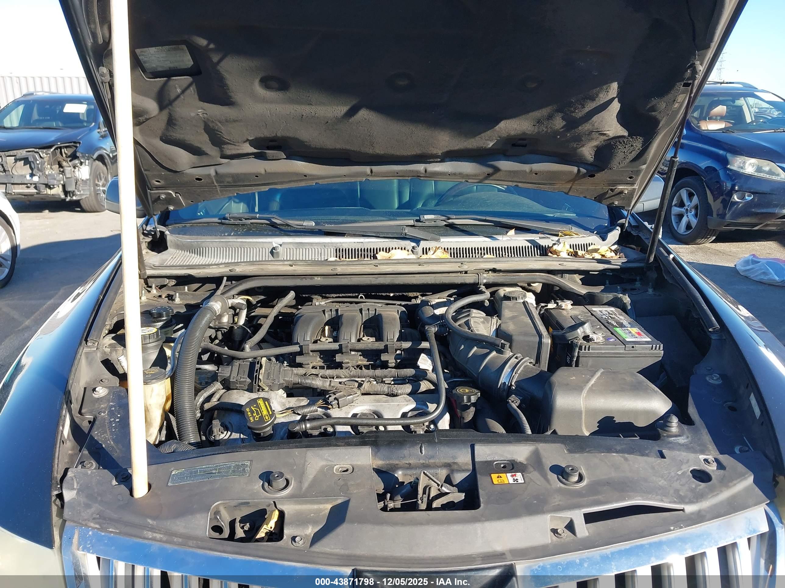 LINCOLN MKS image 10