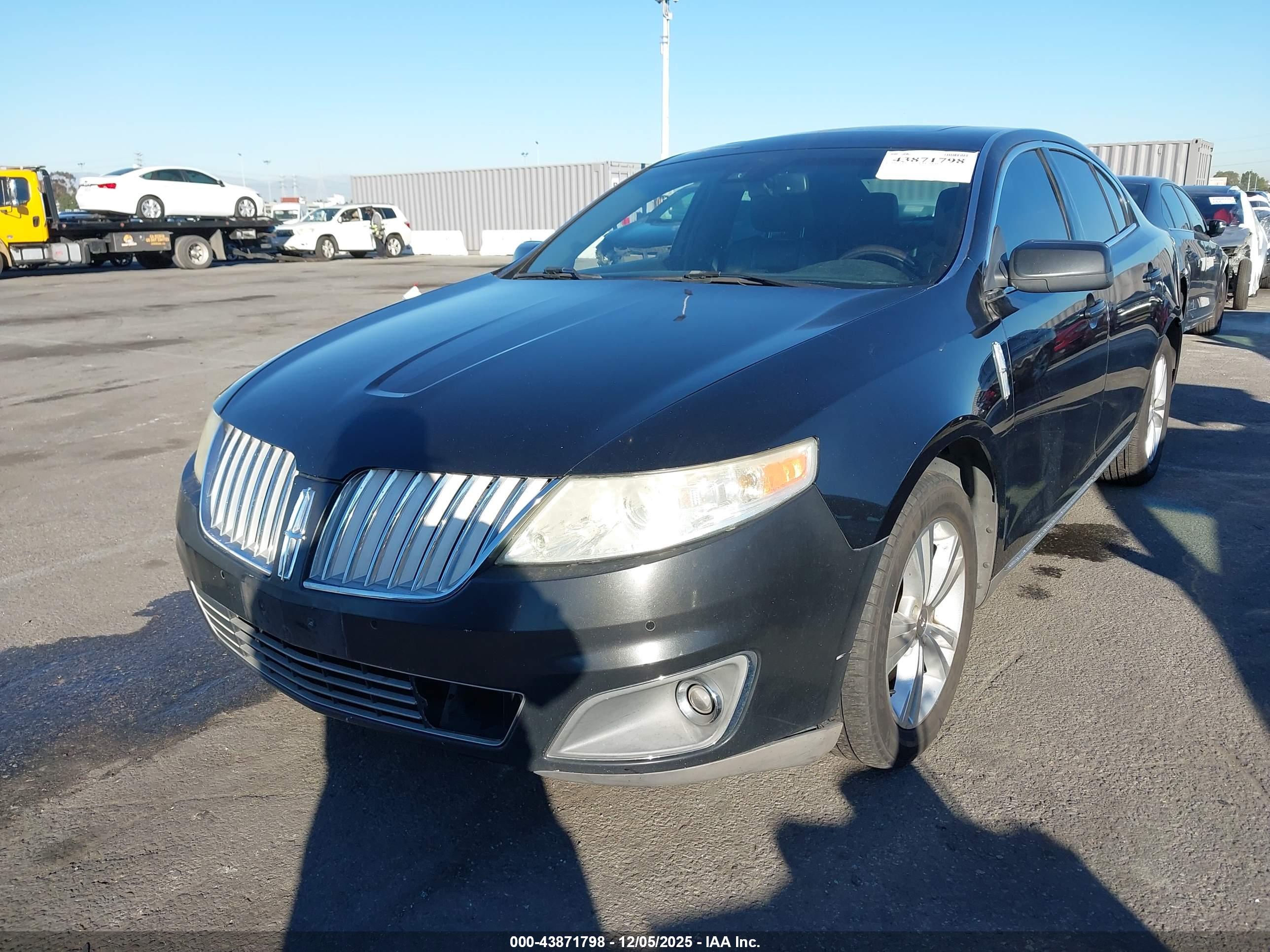 LINCOLN MKS image 2