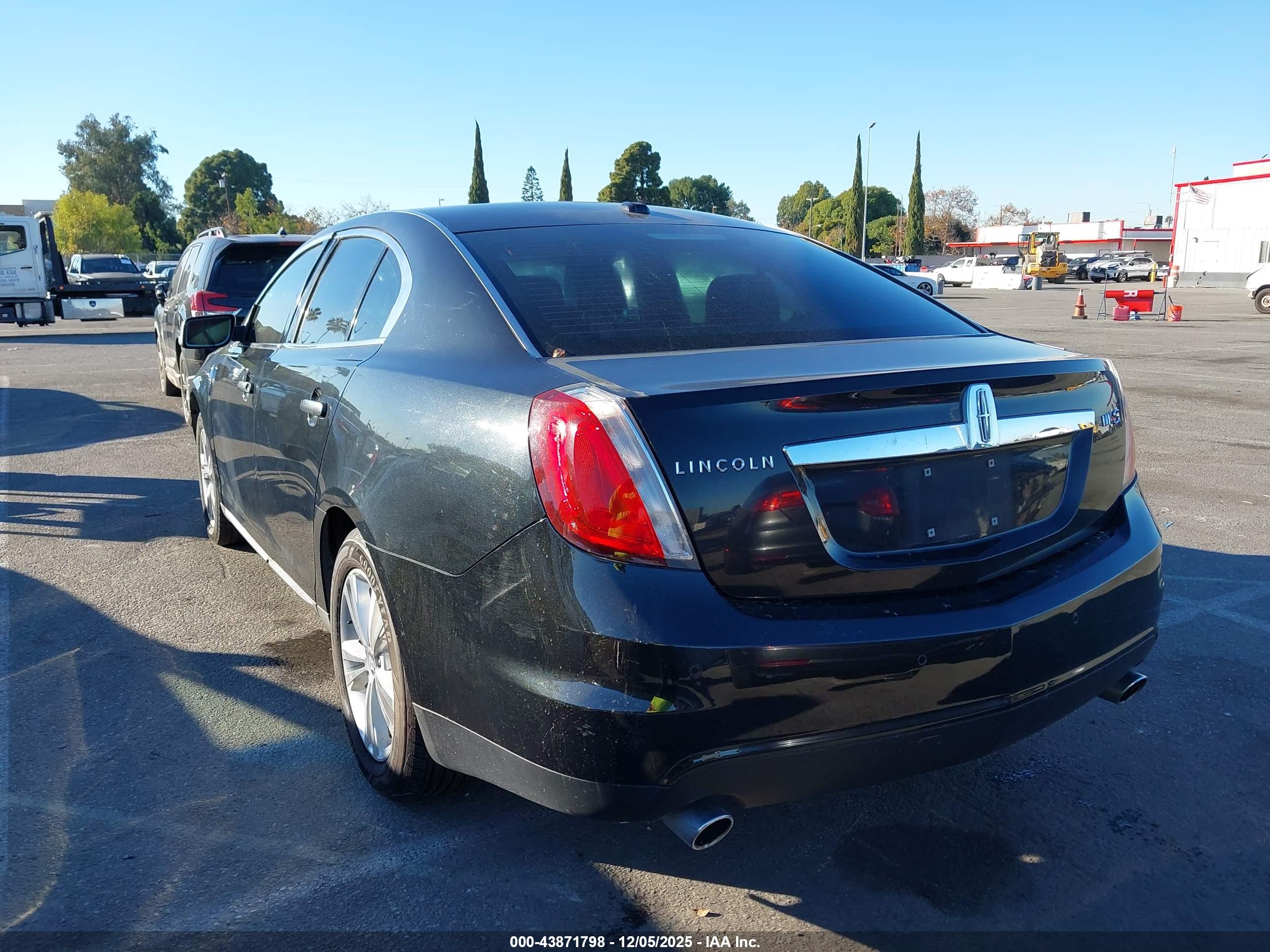 LINCOLN MKS image 3