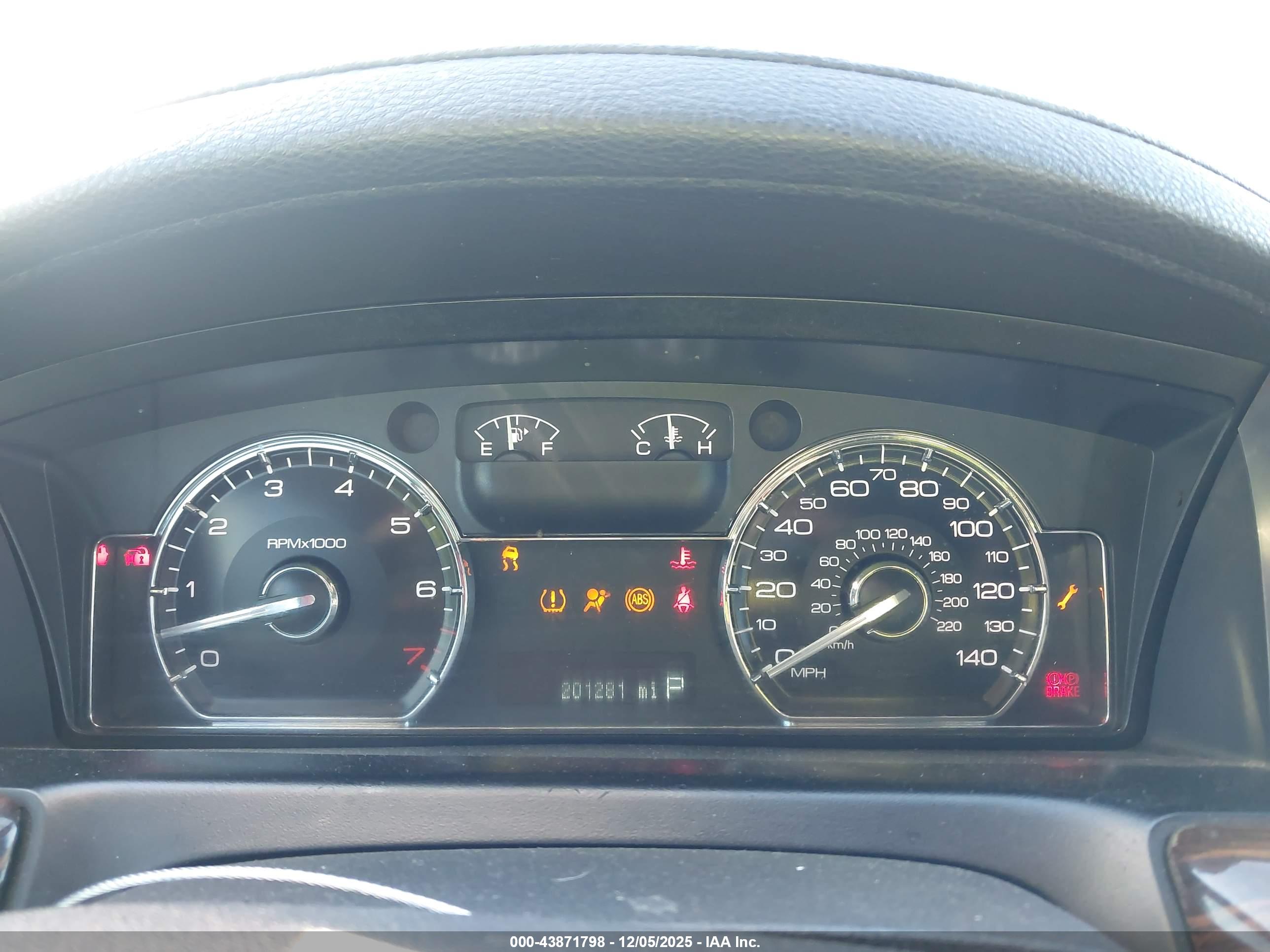 LINCOLN MKS image 7