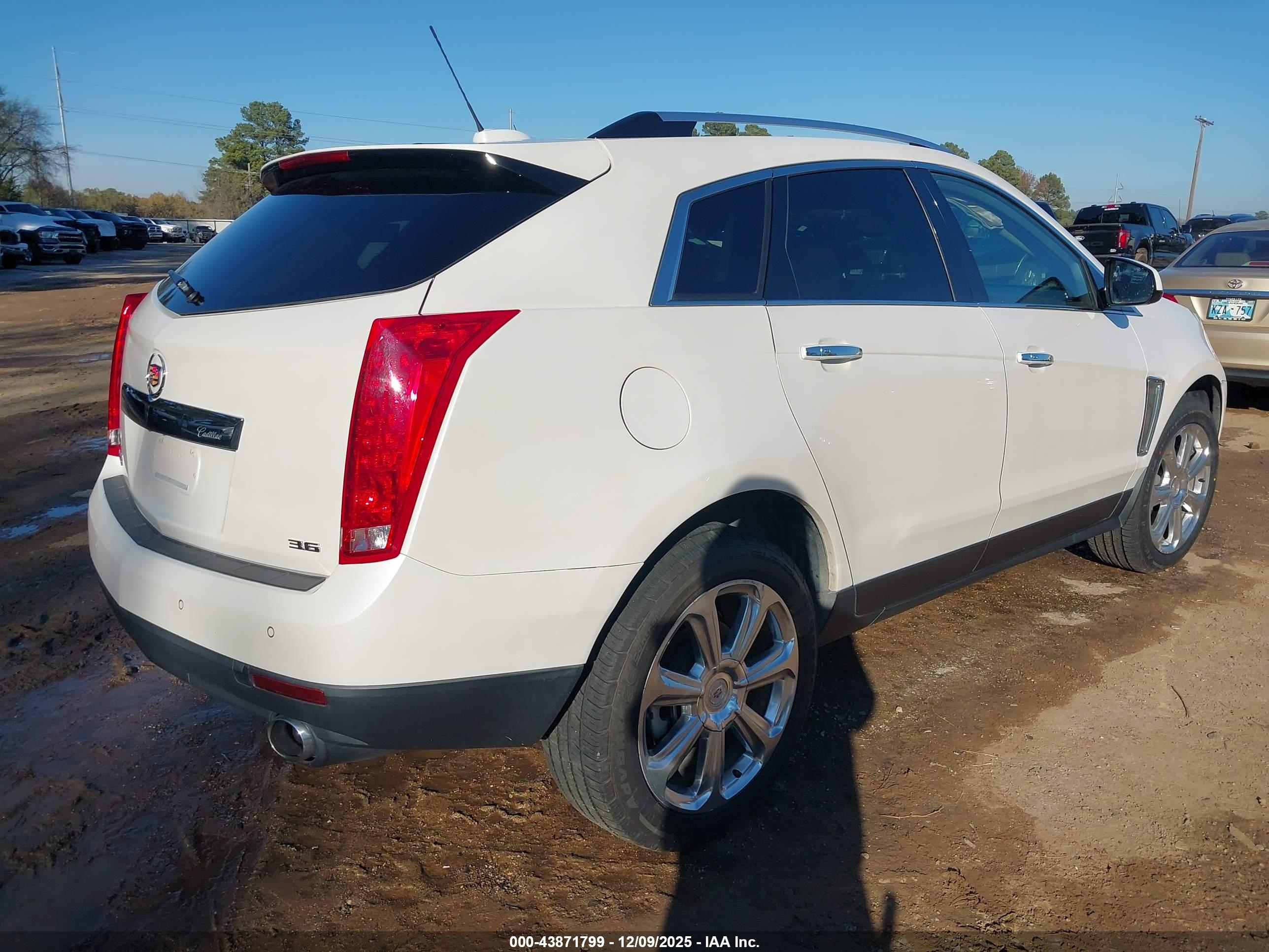 CADILLAC SRX image 4