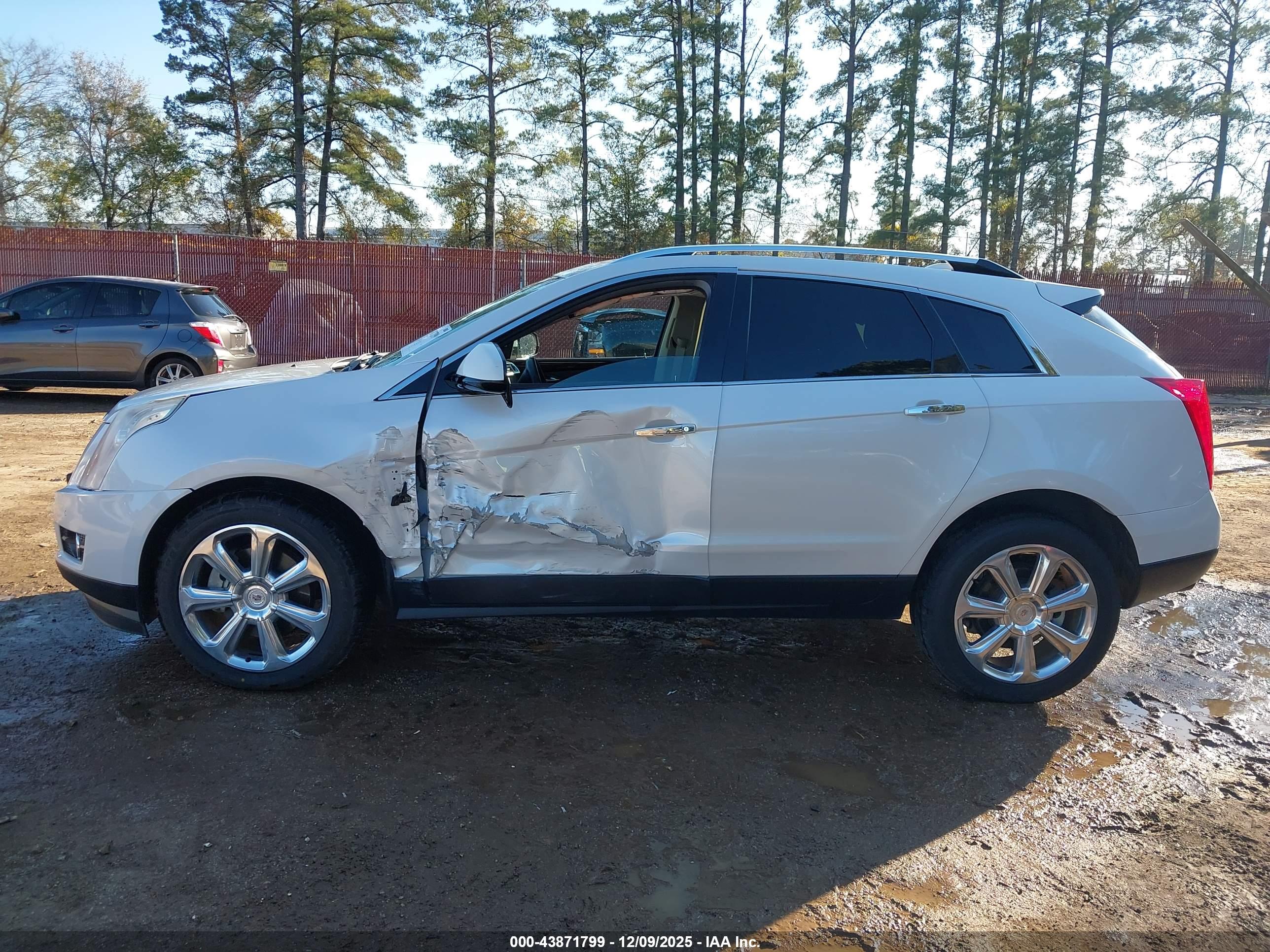 CADILLAC SRX image 6