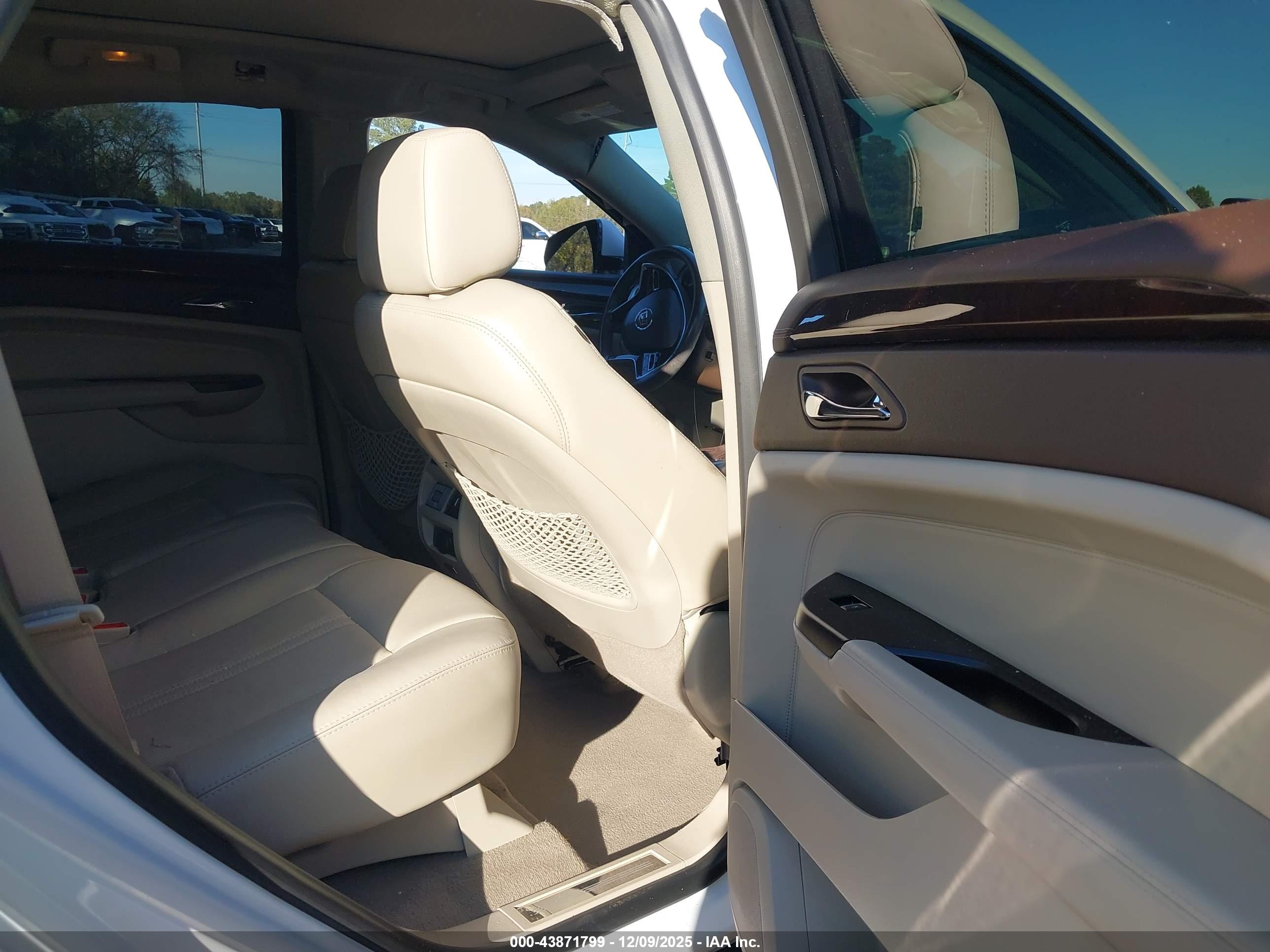 CADILLAC SRX image 8