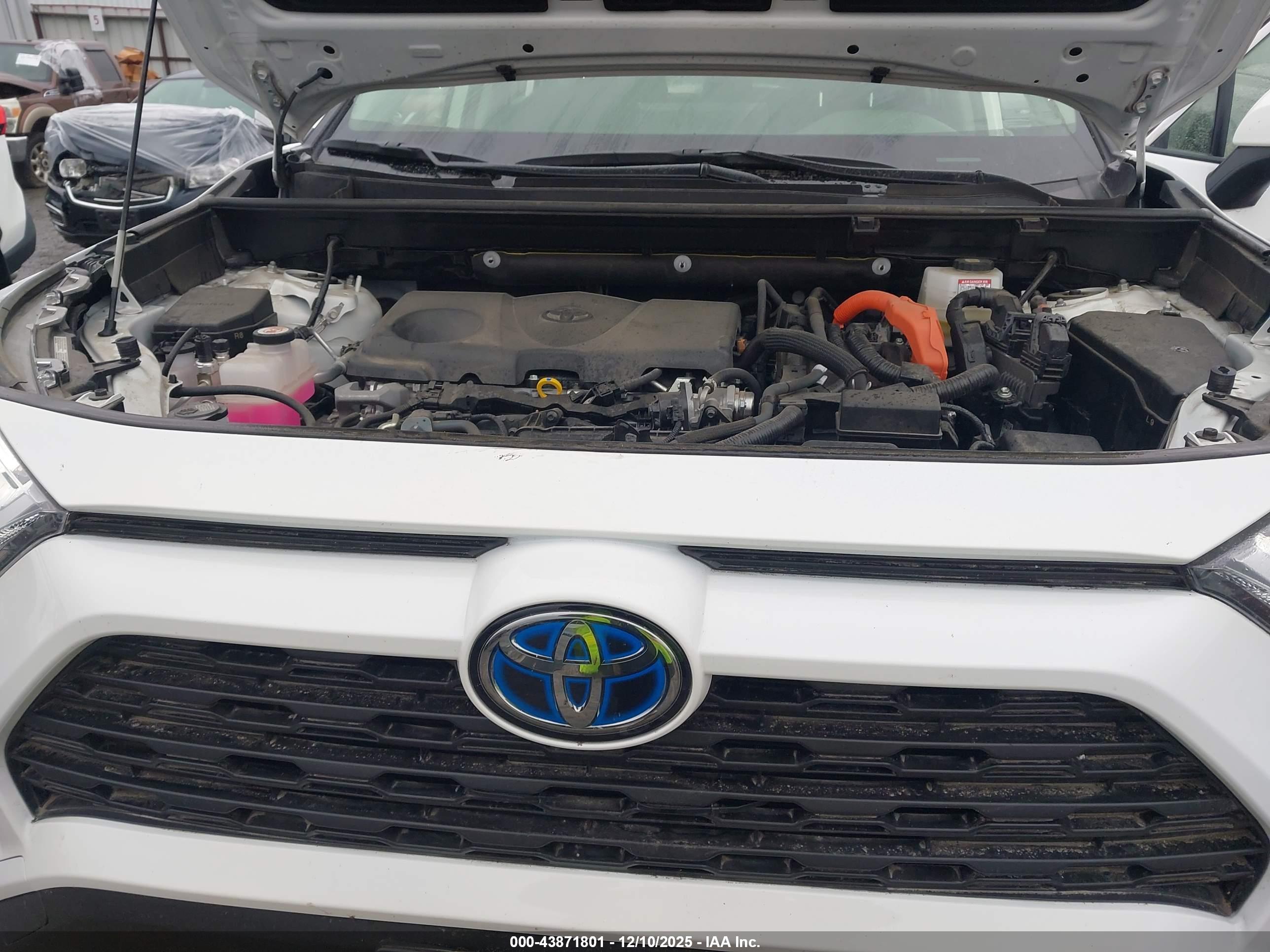 TOYOTA RAV4 image 10