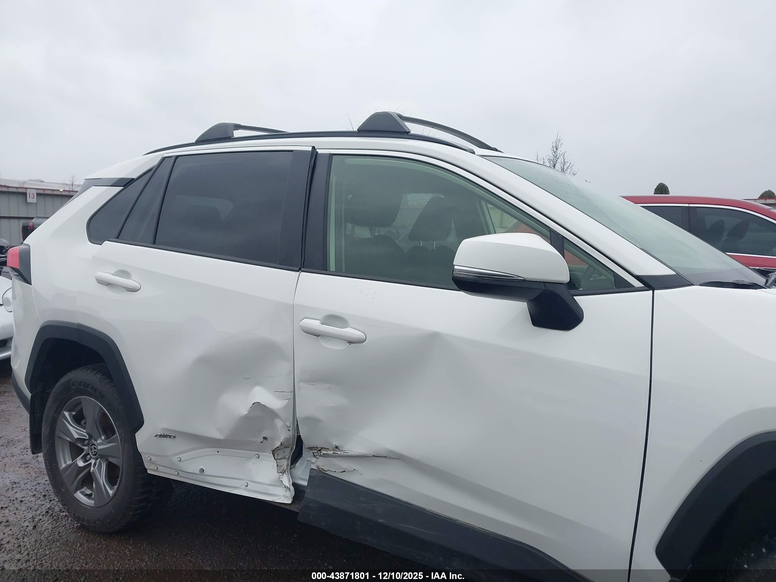 TOYOTA RAV4 image 6