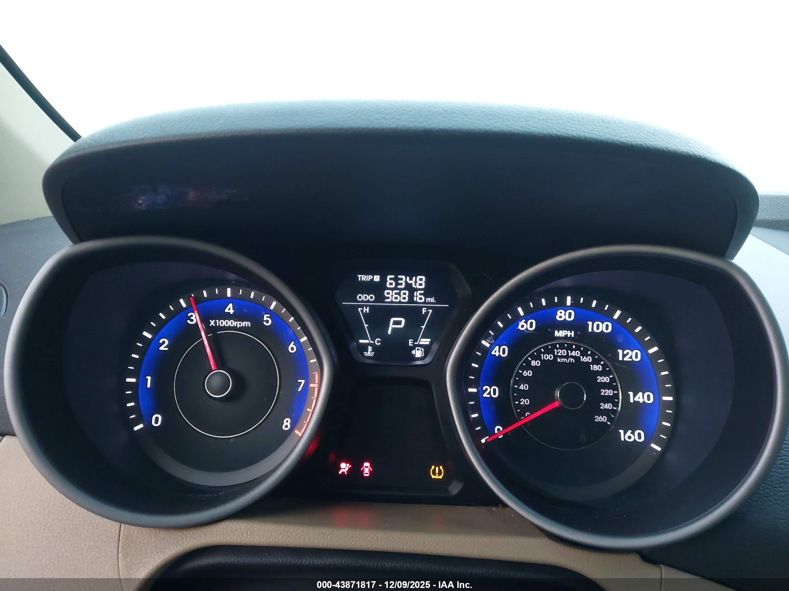 HYUNDAI ELANTRA image 7