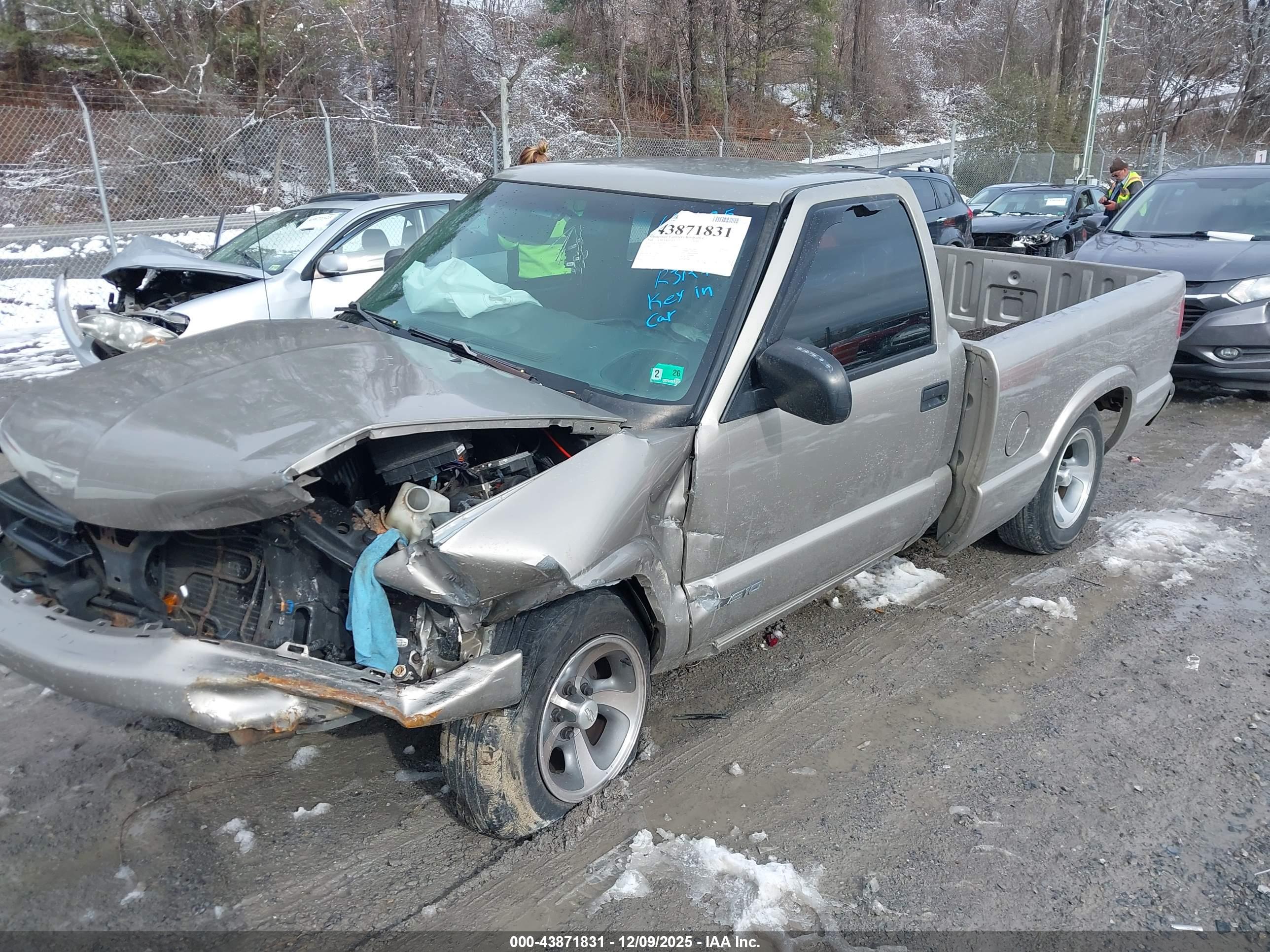CHEVROLET S-10 image 2