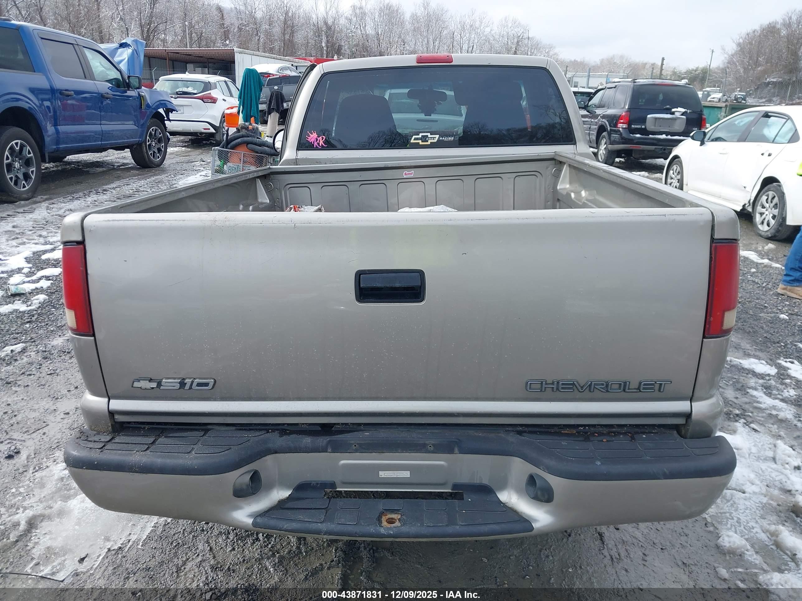 CHEVROLET S-10 image 8