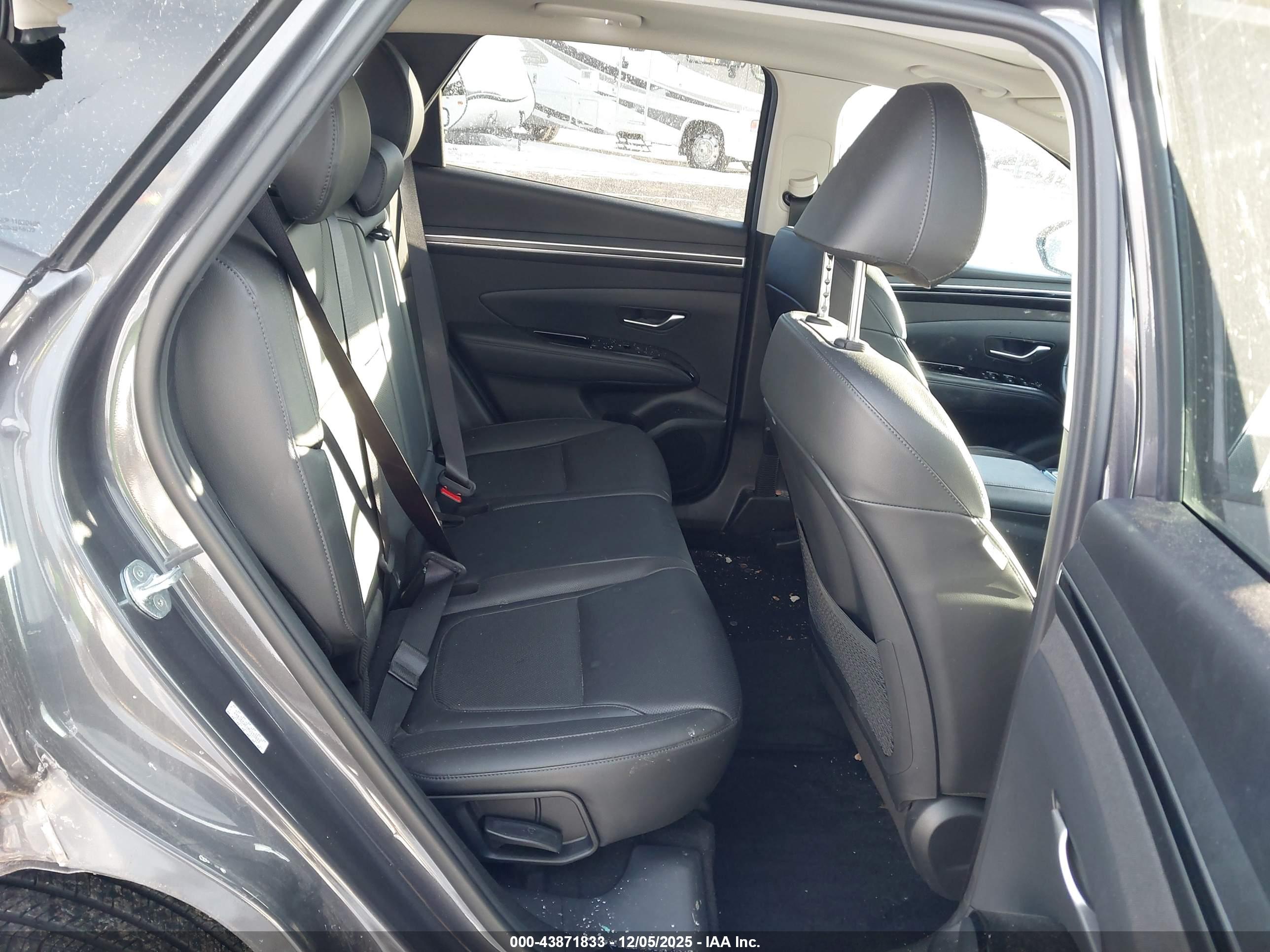 HYUNDAI TUCSON image 8