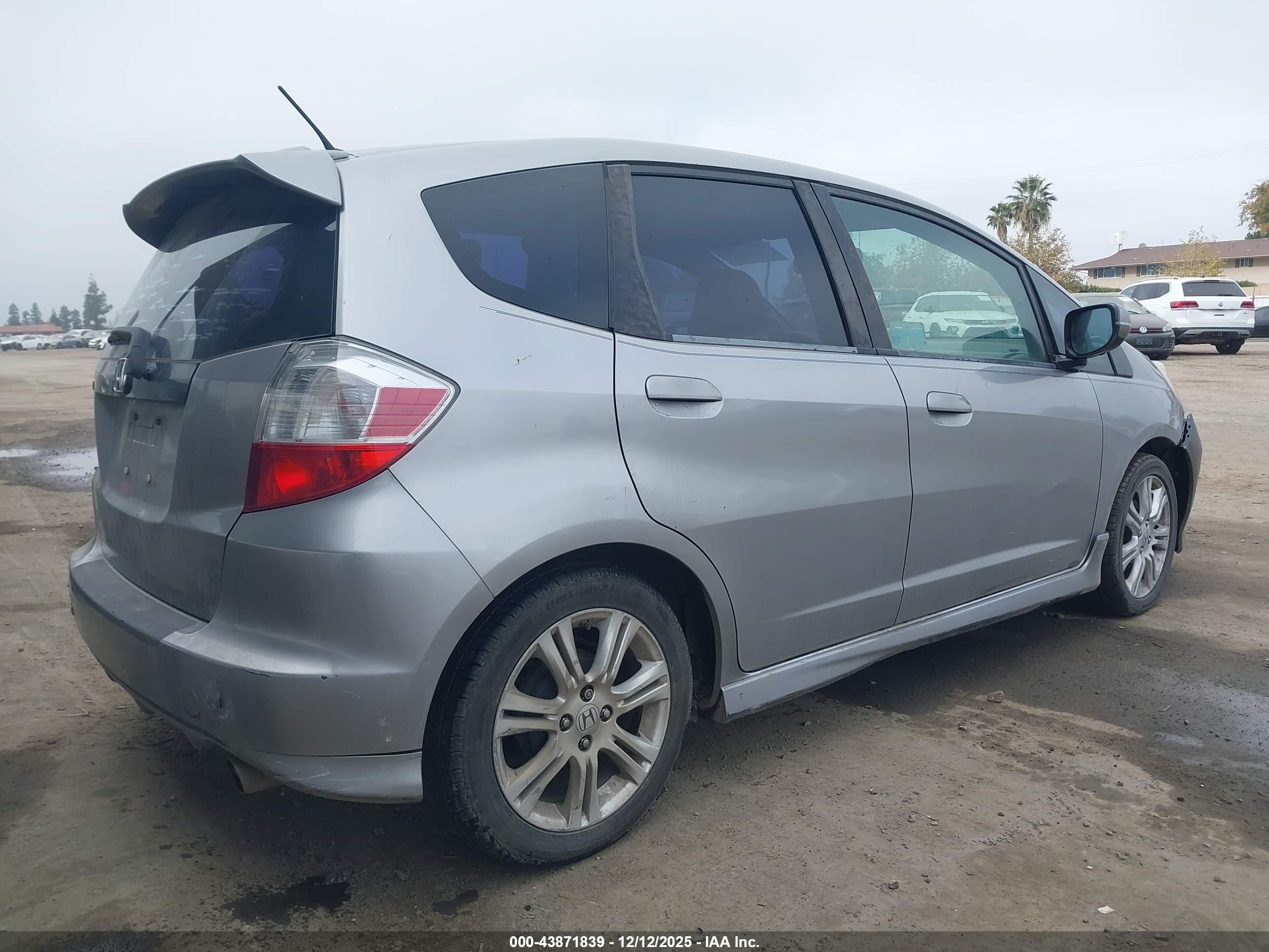 HONDA FIT image 4