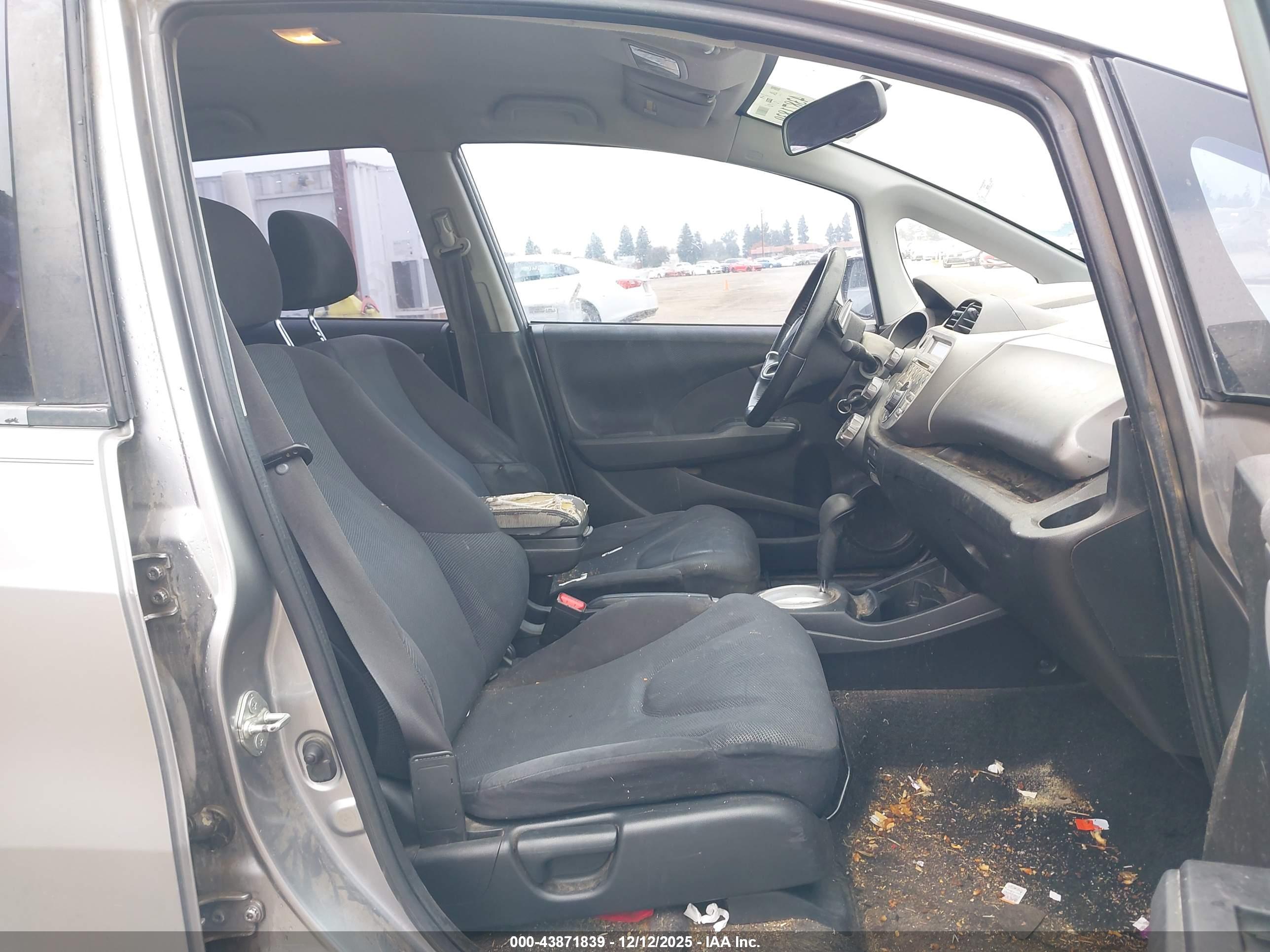HONDA FIT image 5