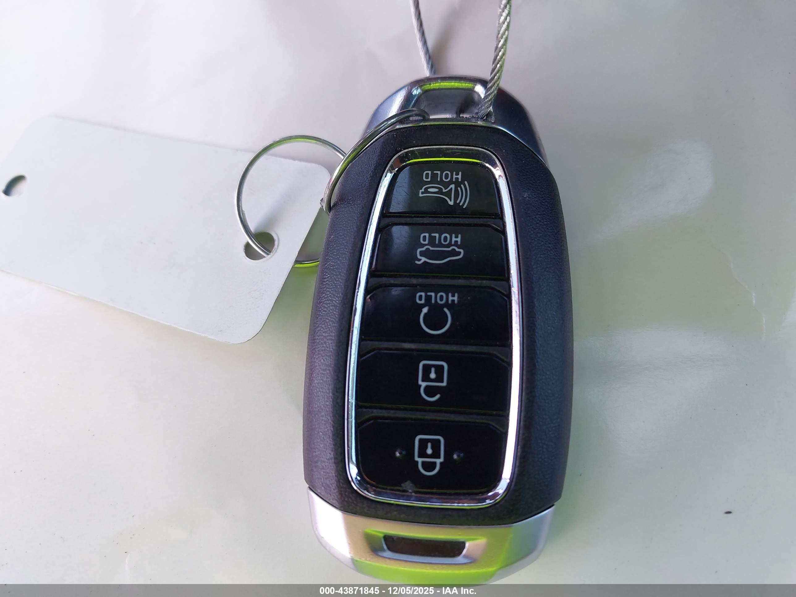 HYUNDAI ELANTRA image 11