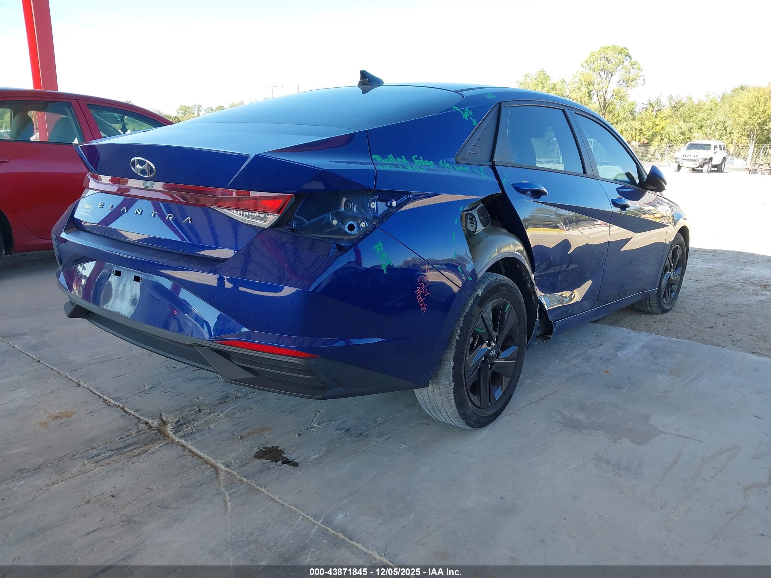HYUNDAI ELANTRA image 4