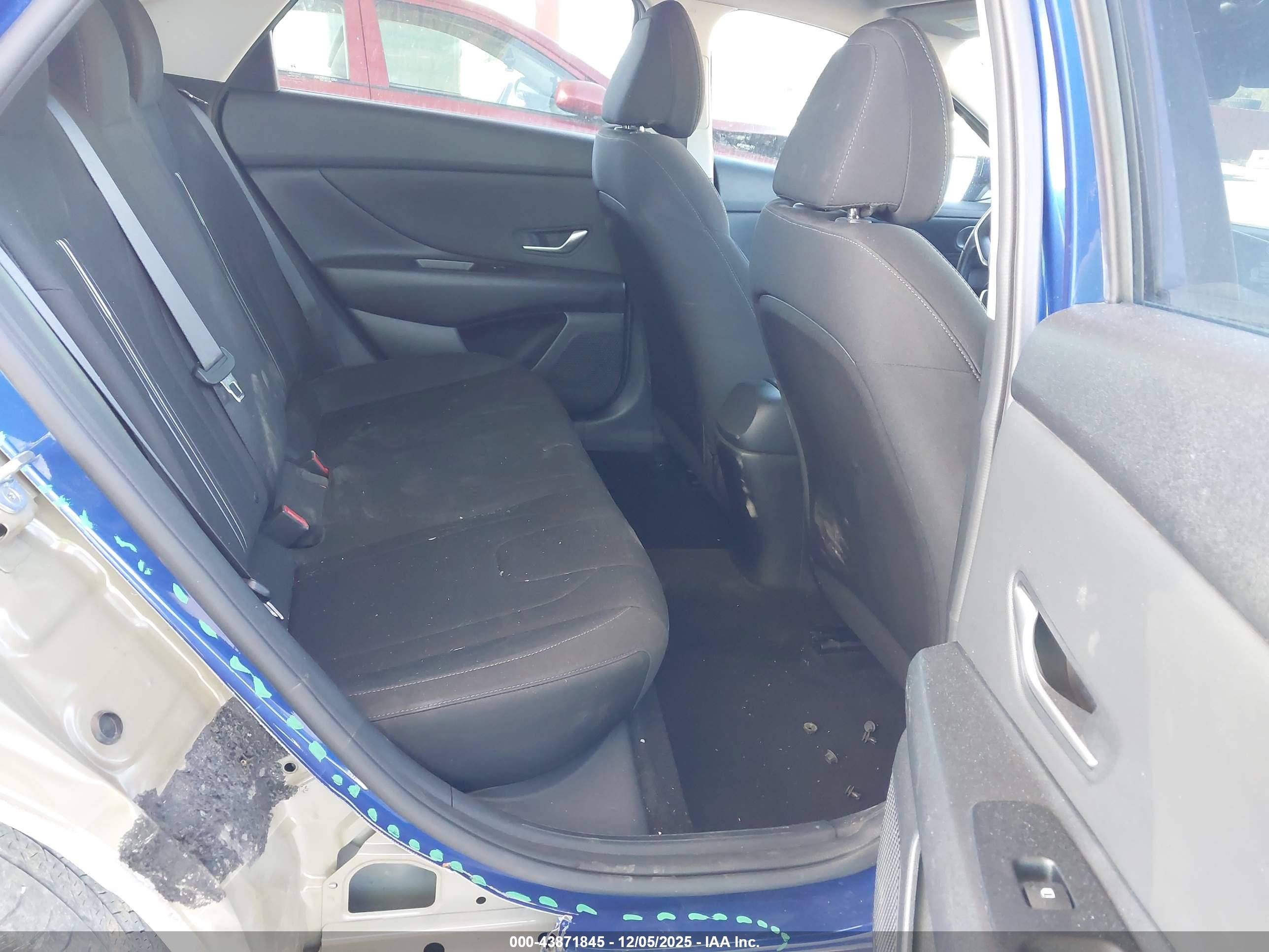 HYUNDAI ELANTRA image 8