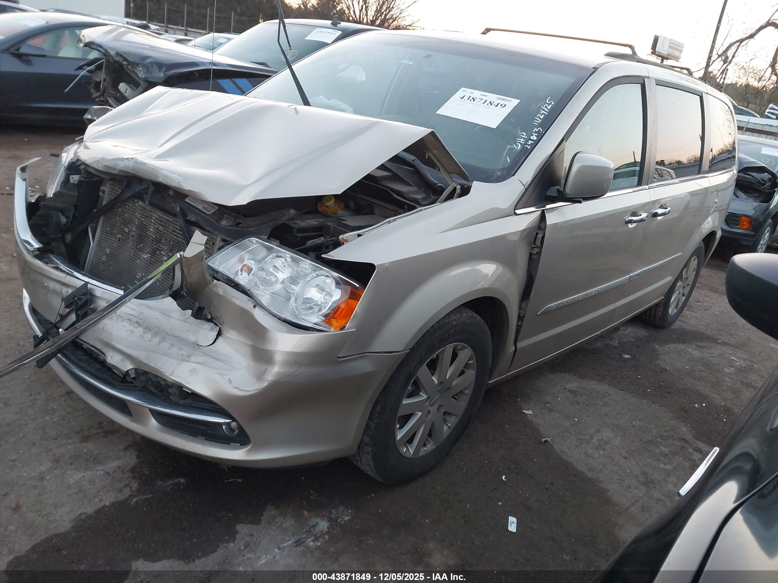 CHRYSLER TOWN image 2