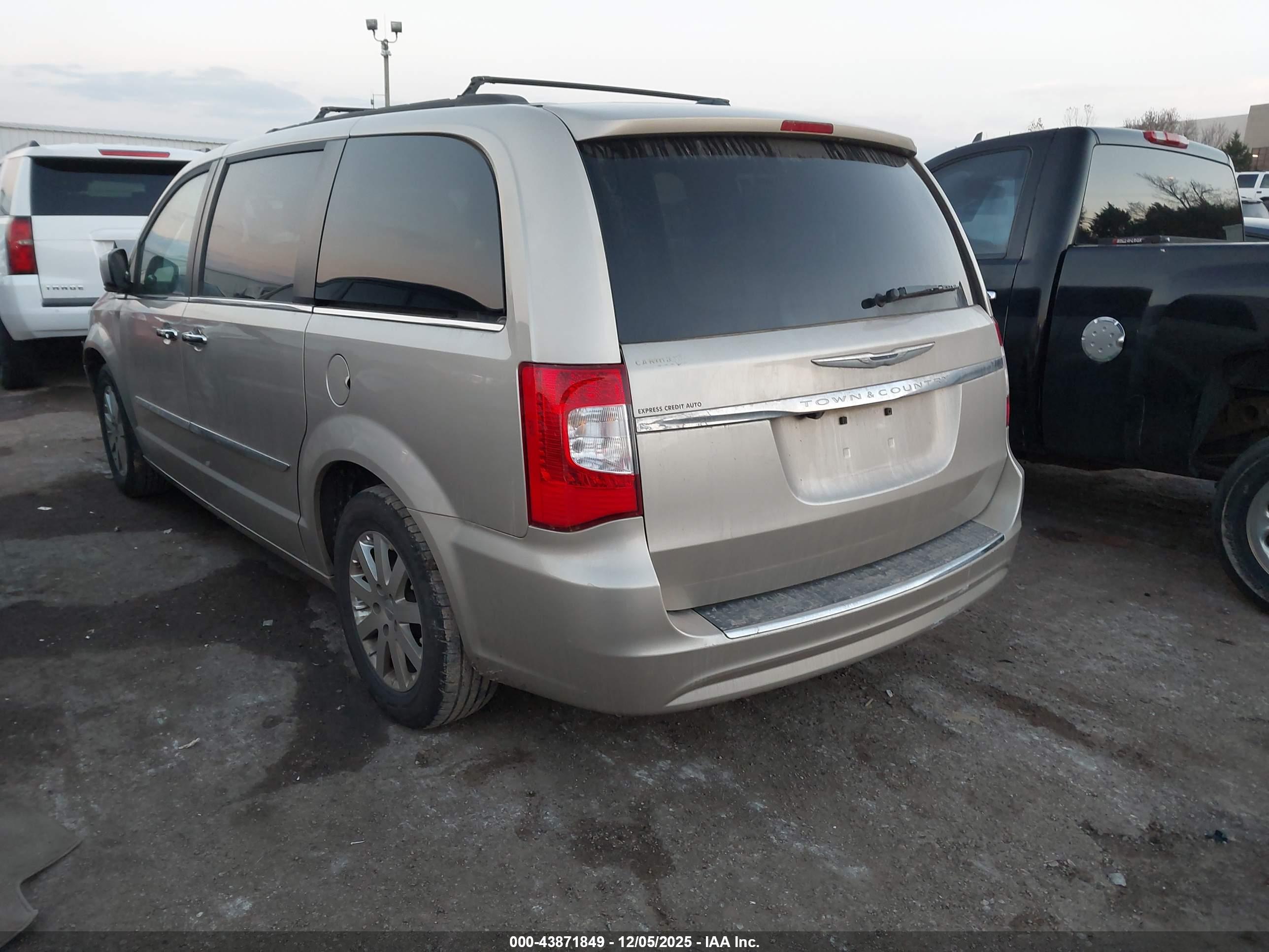 CHRYSLER TOWN image 3