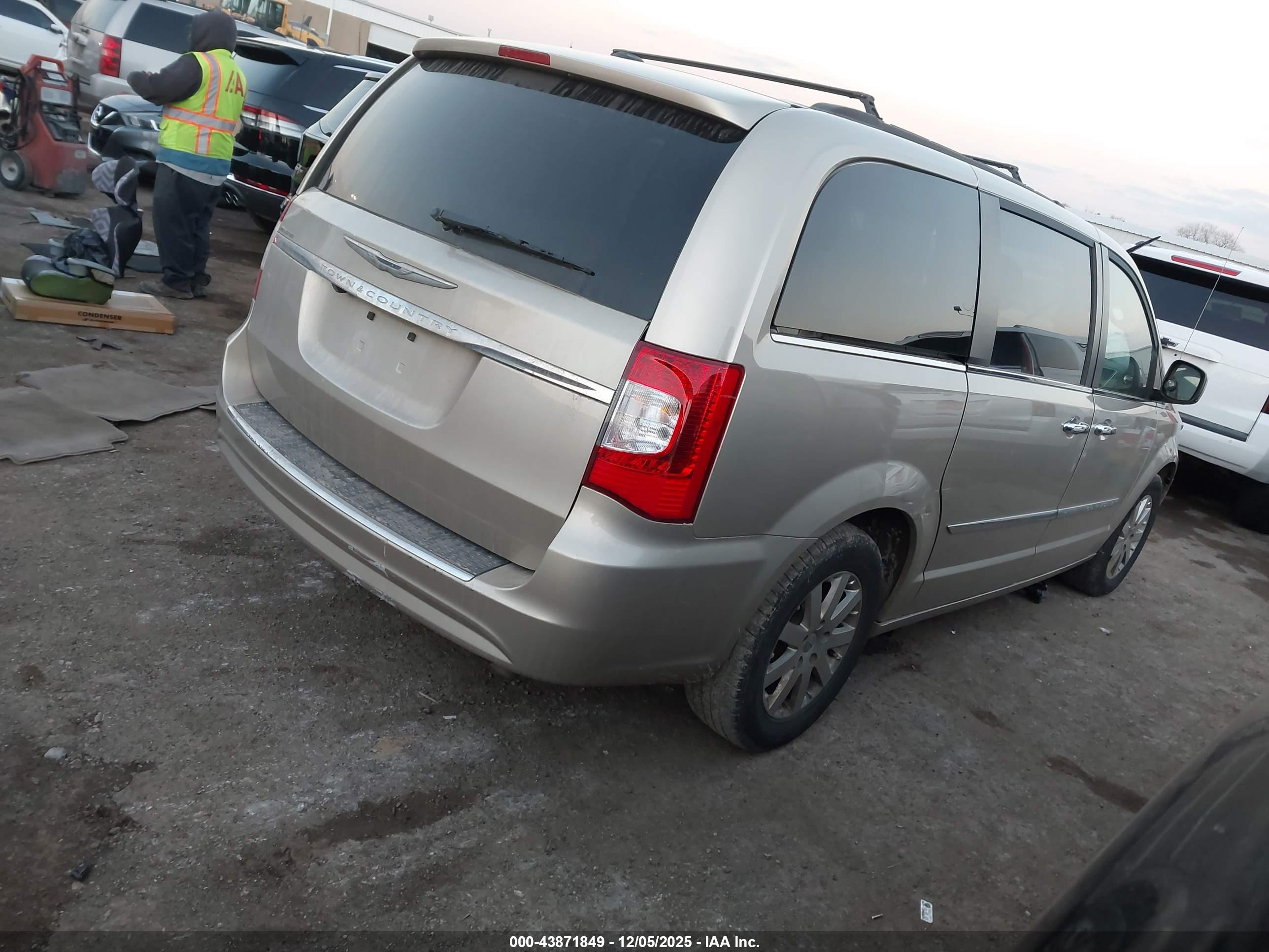 CHRYSLER TOWN image 4