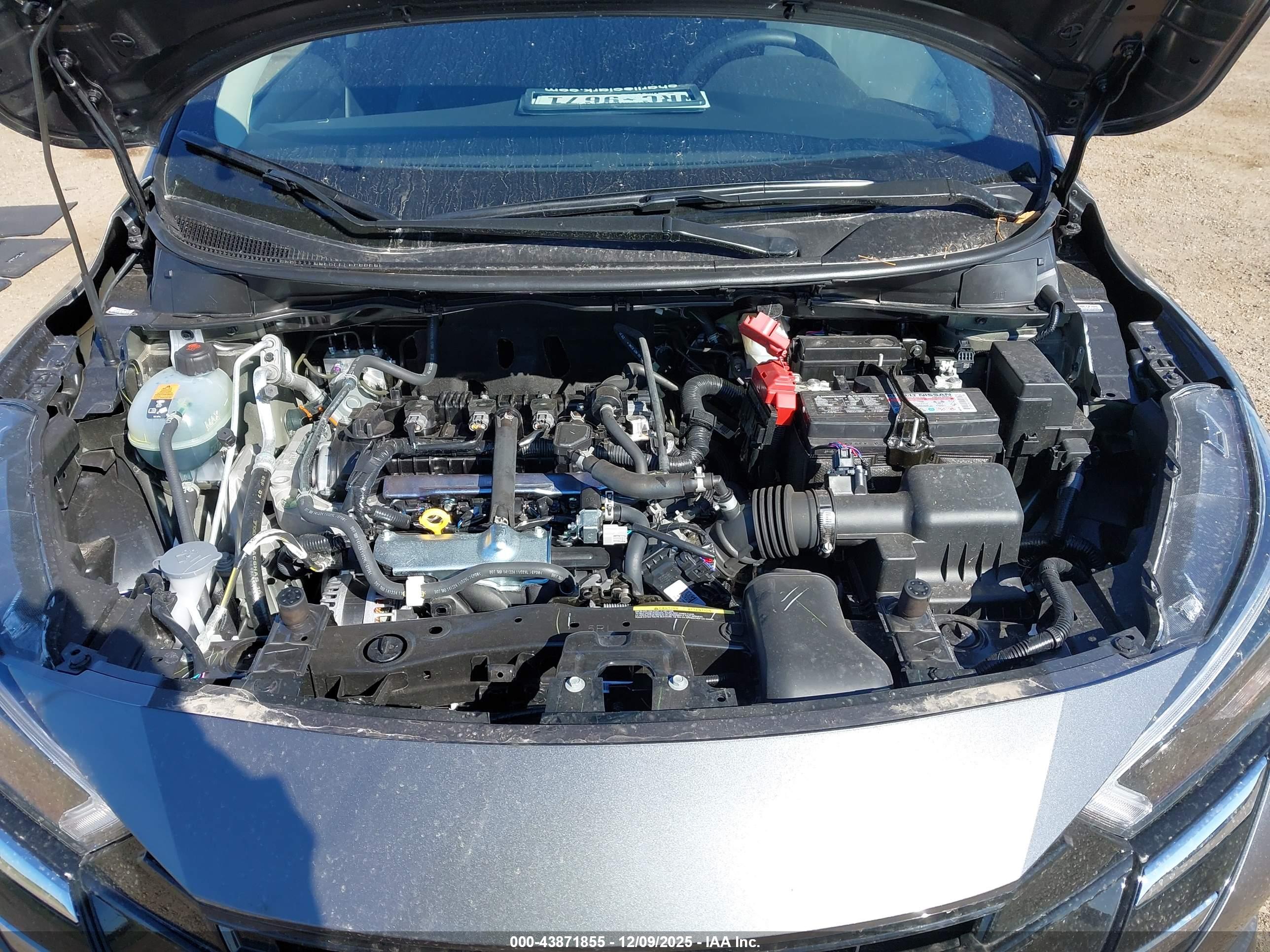 NISSAN VERSA image 10