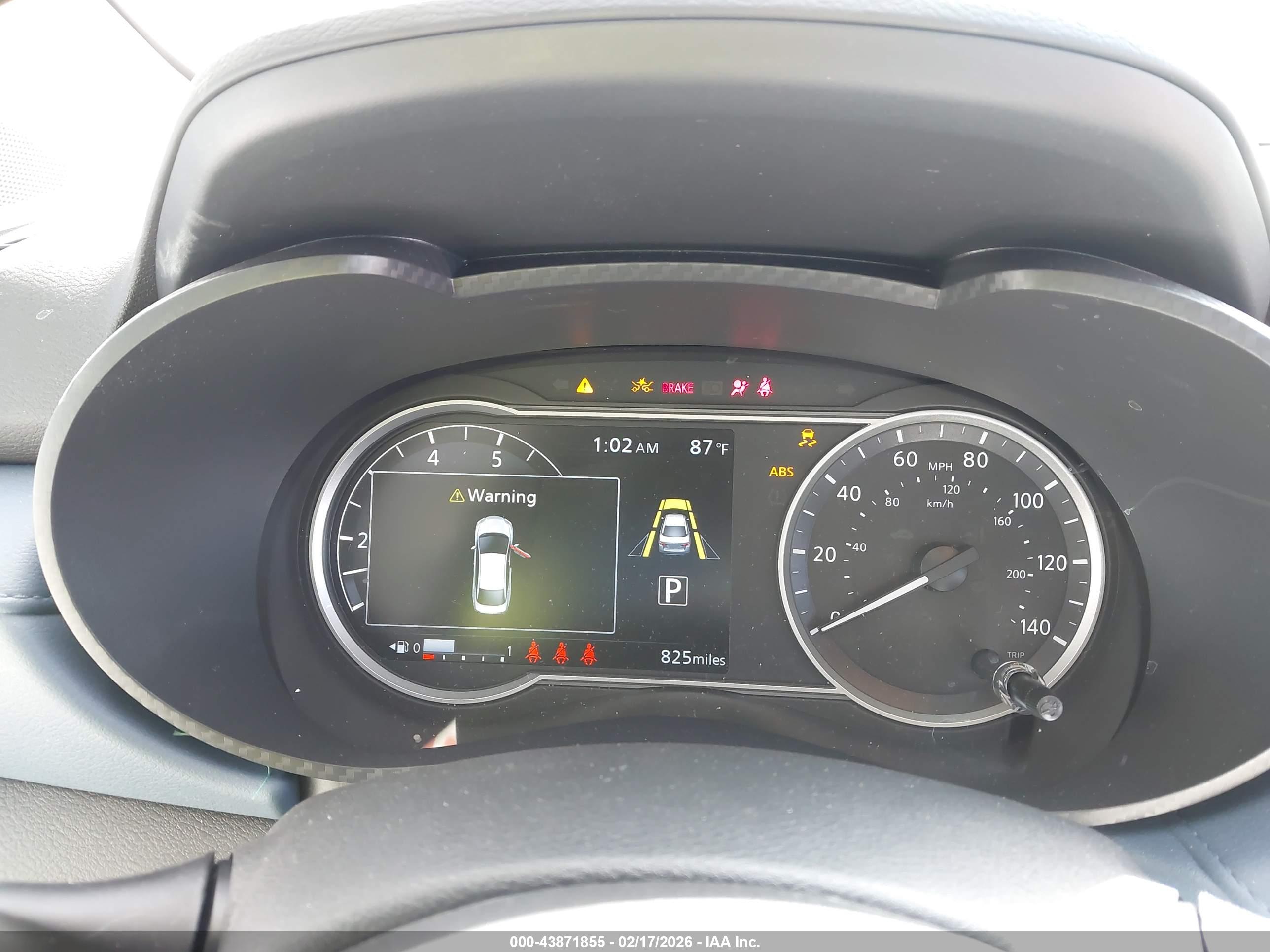 NISSAN VERSA image 7
