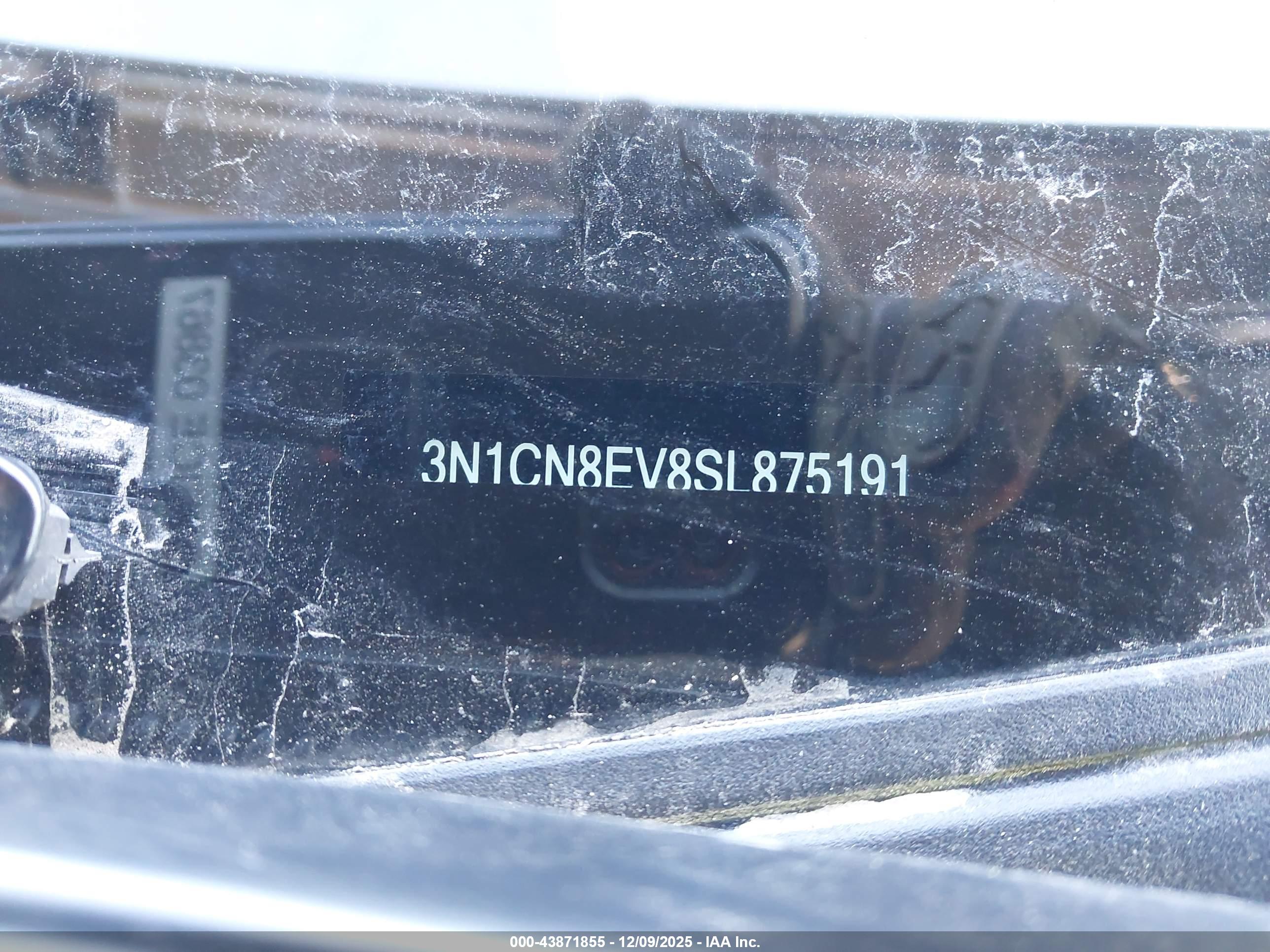 NISSAN VERSA image 9