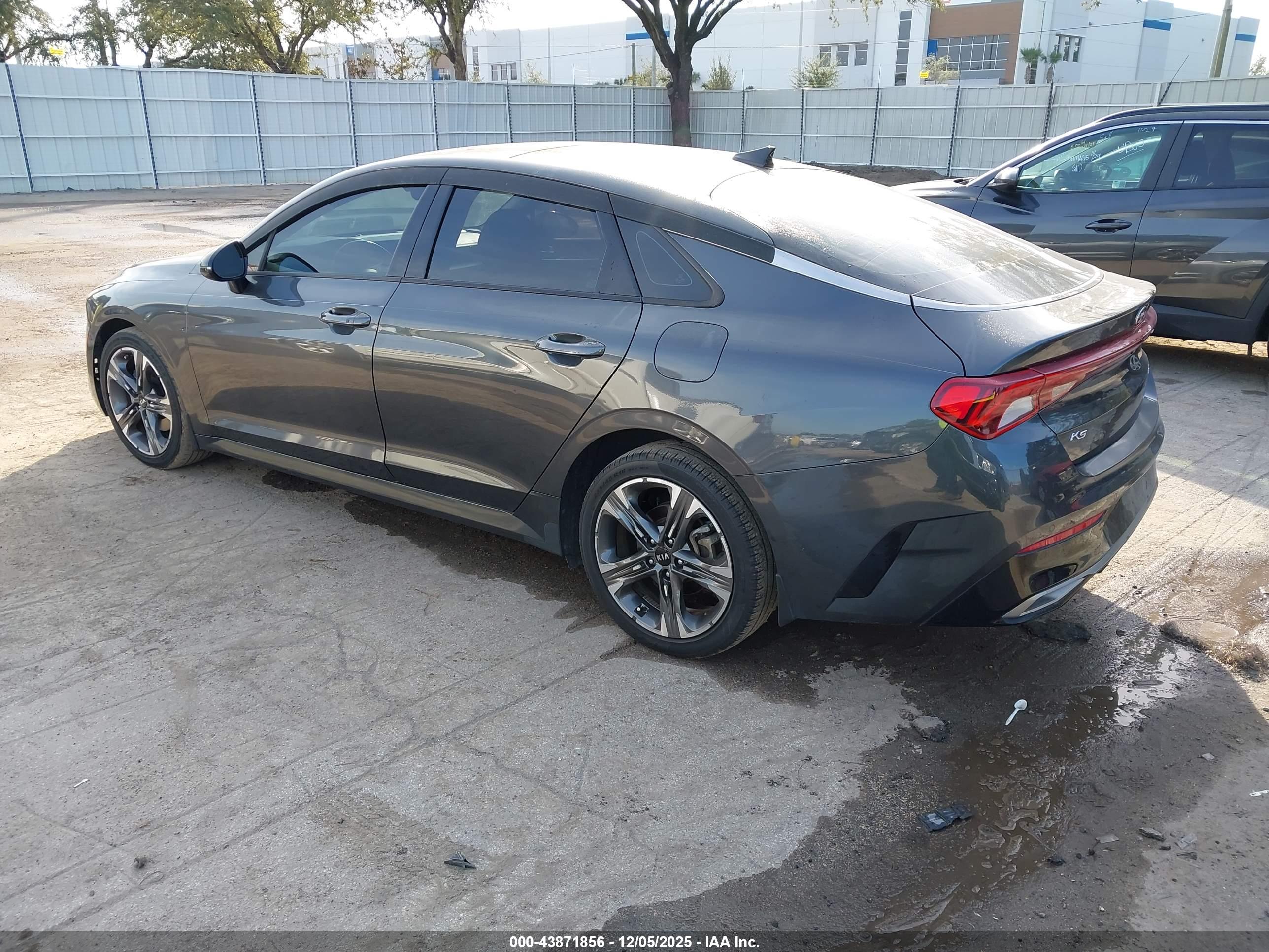 KIA K5 image 3