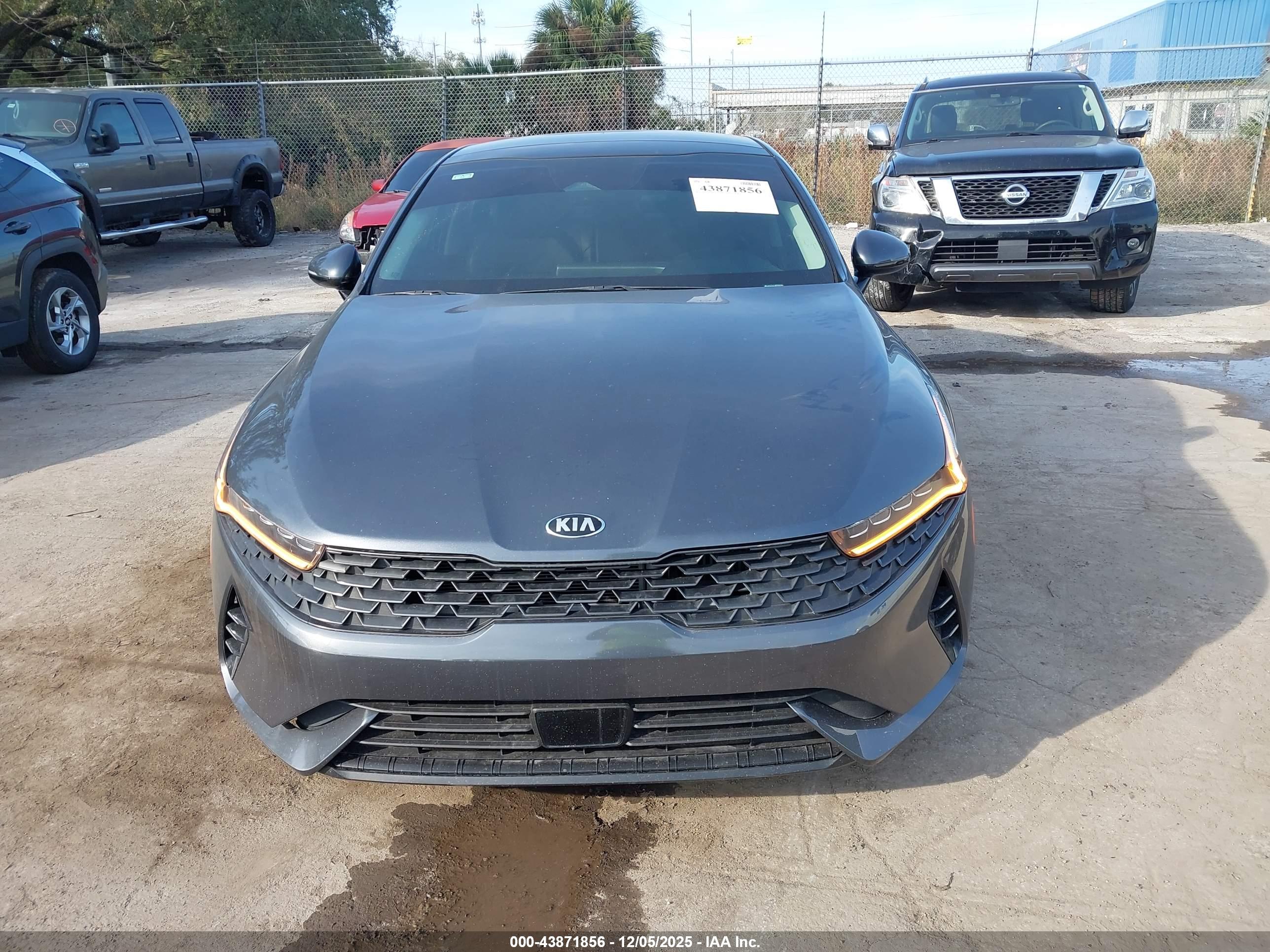 KIA K5 image 6