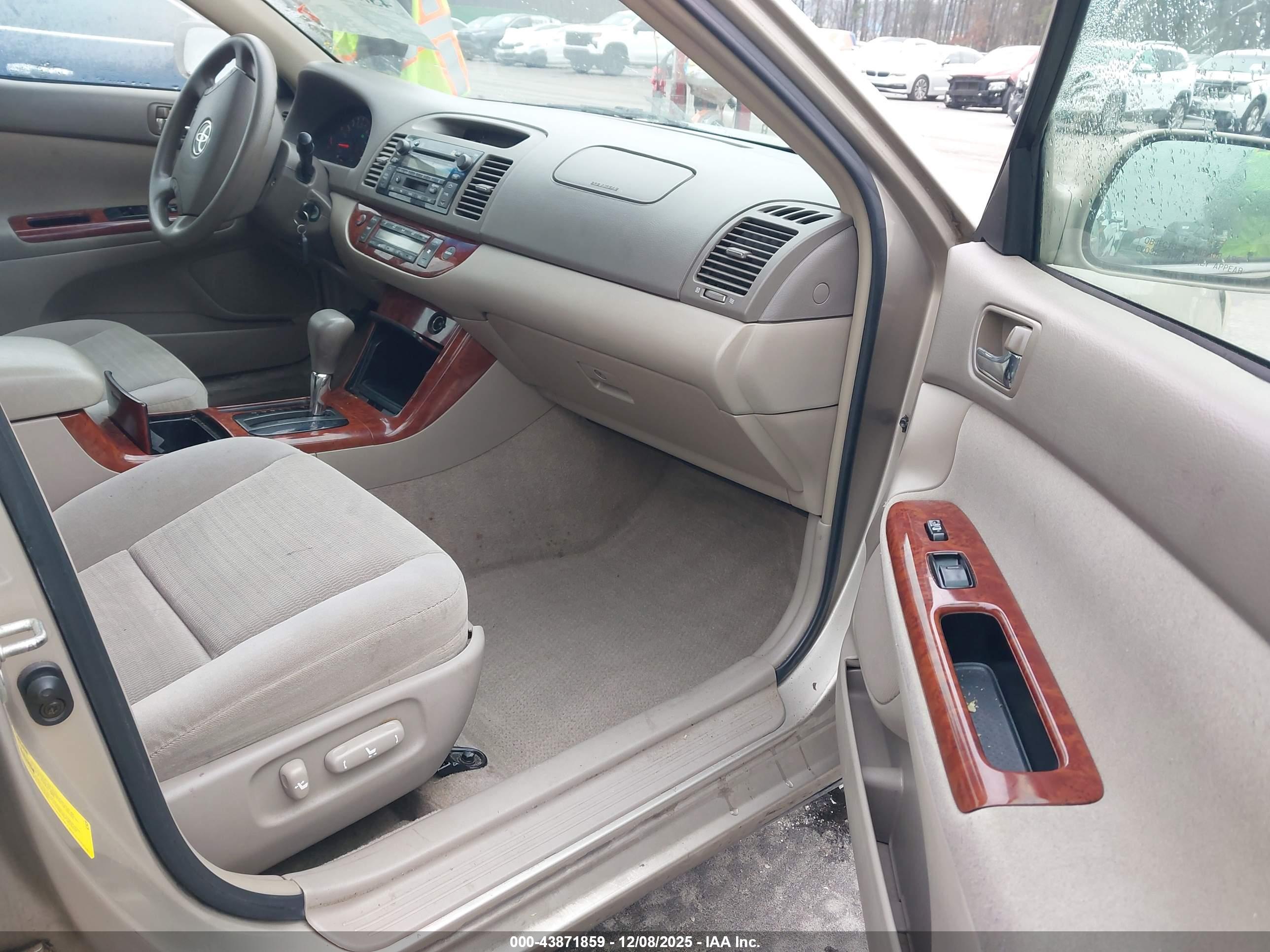 TOYOTA CAMRY image 5