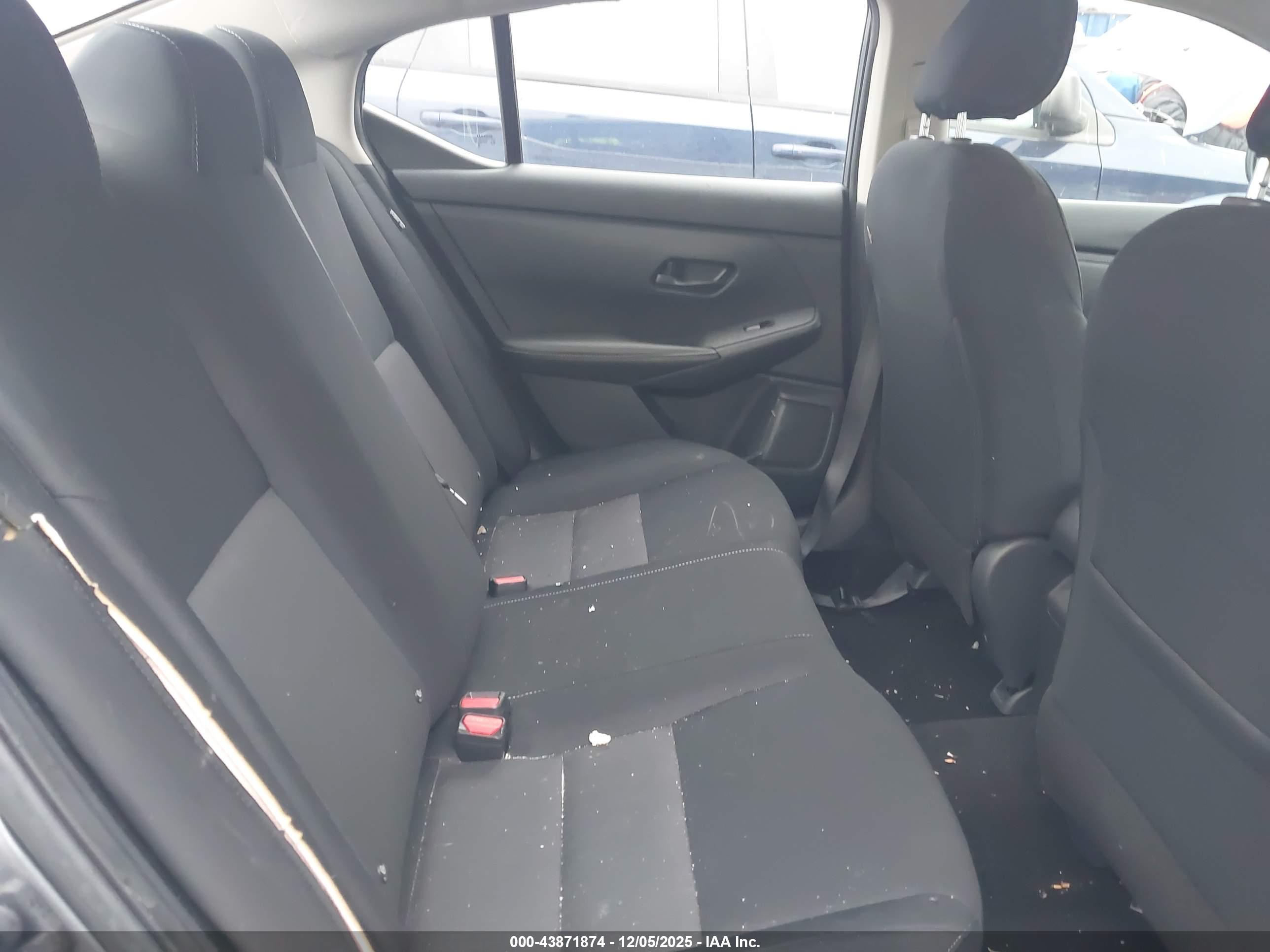 NISSAN SENTRA image 8